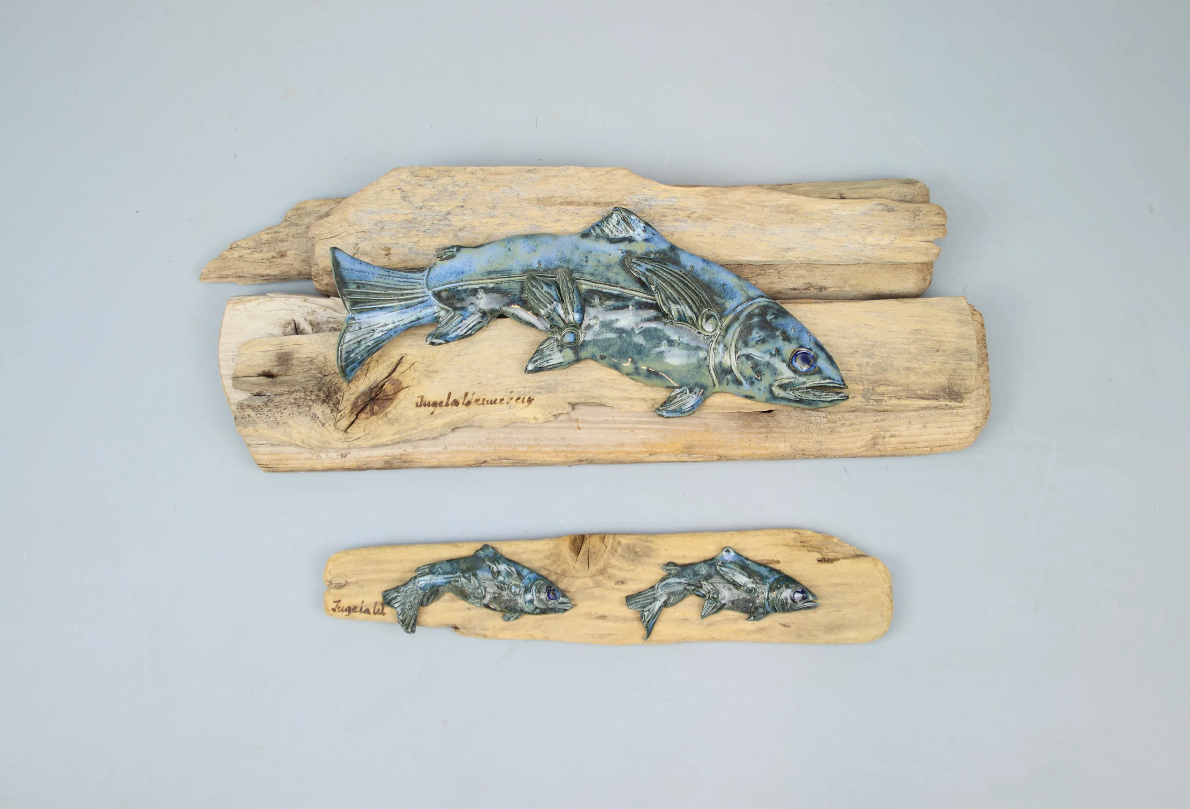 Ingela Wennberg, rilievi murali, 2 pezzi, ceramica/legno, firmato.
