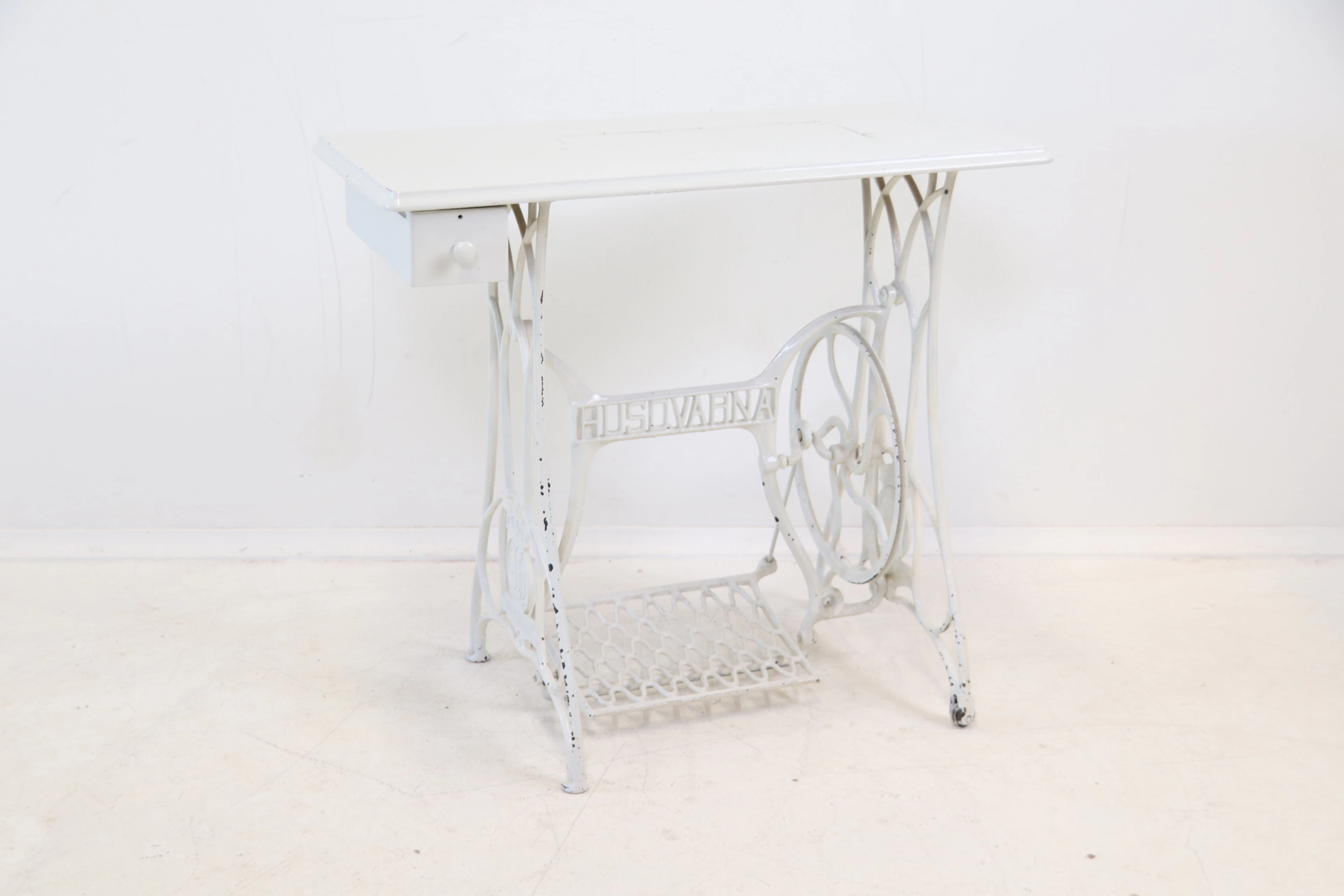 Table de base de machine à coudre, avec roues, fonte/bois, Husqvarna.