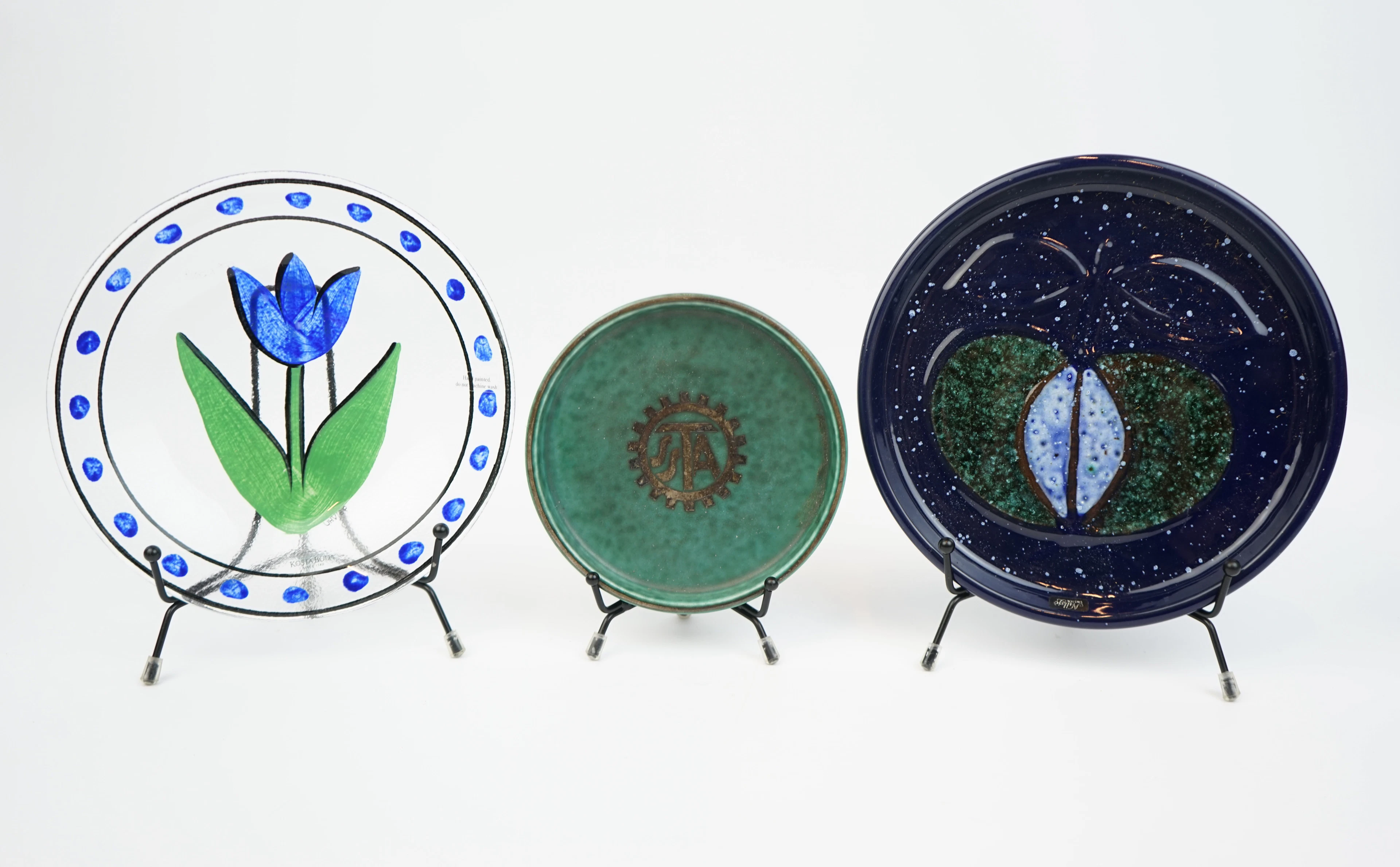 Piattino, 3 pz, ceramica/vetro, tra cui Wilhelm Kåge, ''Argenta'', Gustavsberg.
