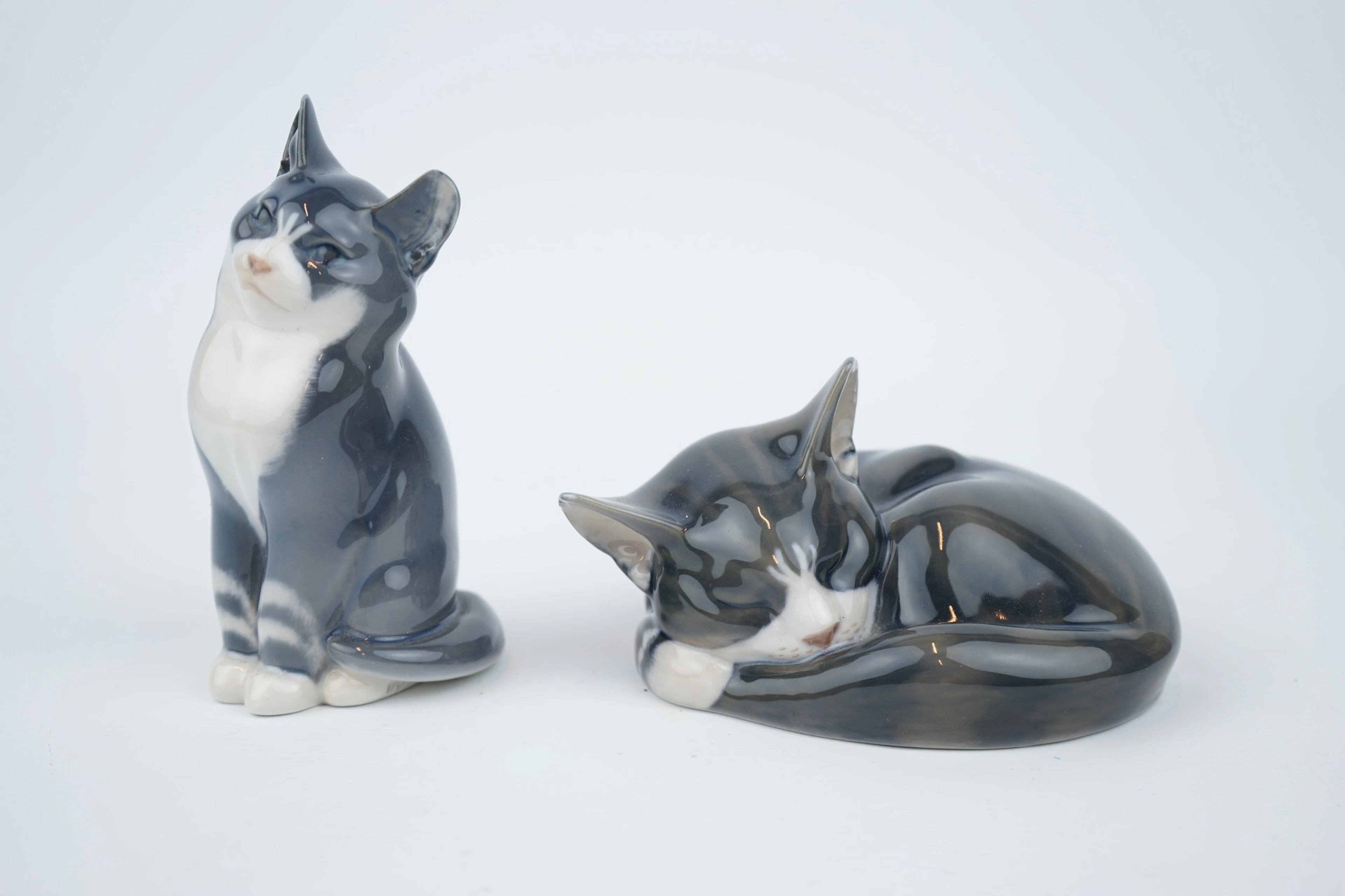 Figuras, 2 piezas, gatos, porcelana, Erik y Niels Anders Nielsen, Royal