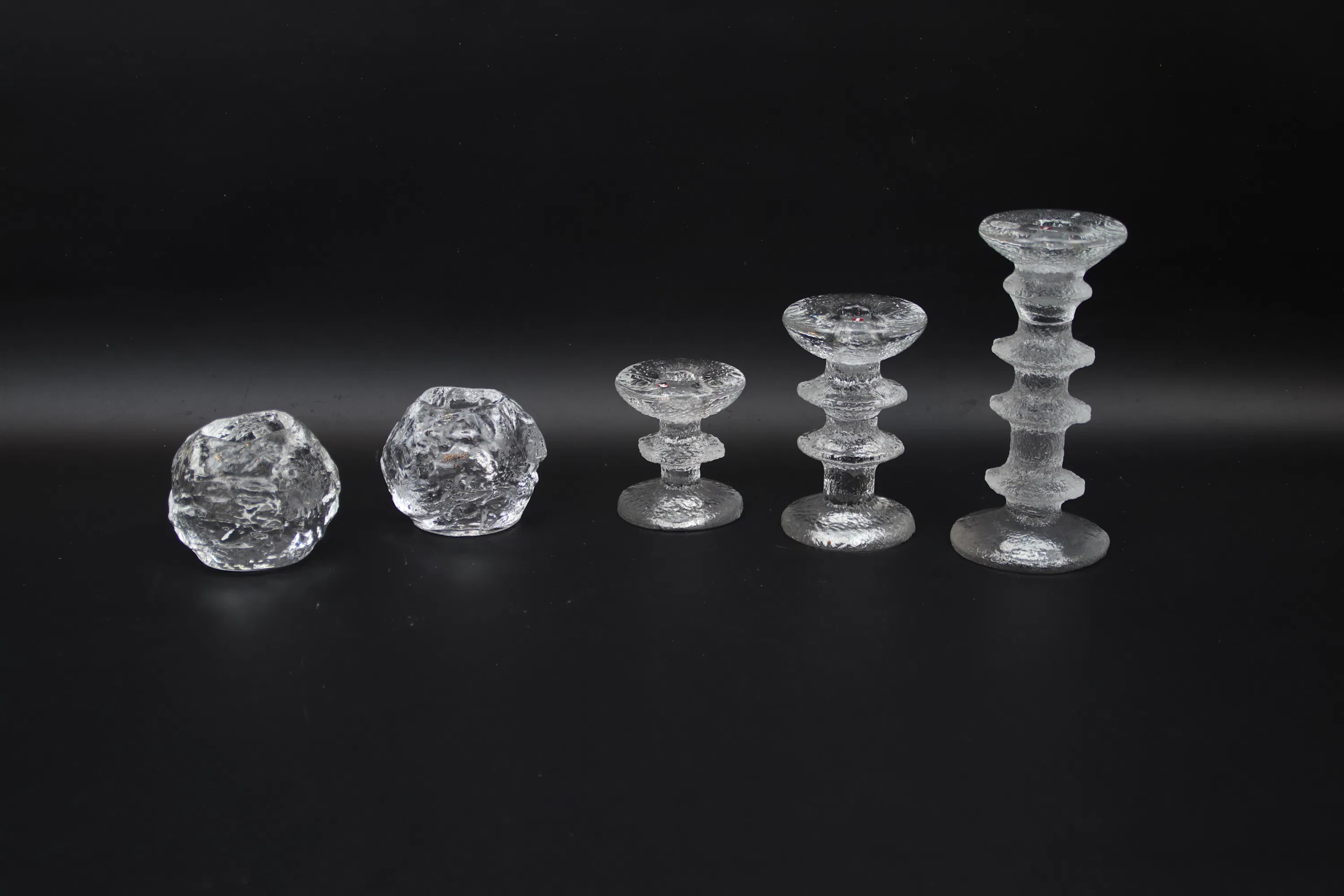 Candelabros y portavelas, 5 piezas, cristal, Ann Wolff, "Bola de nieve", Kosta