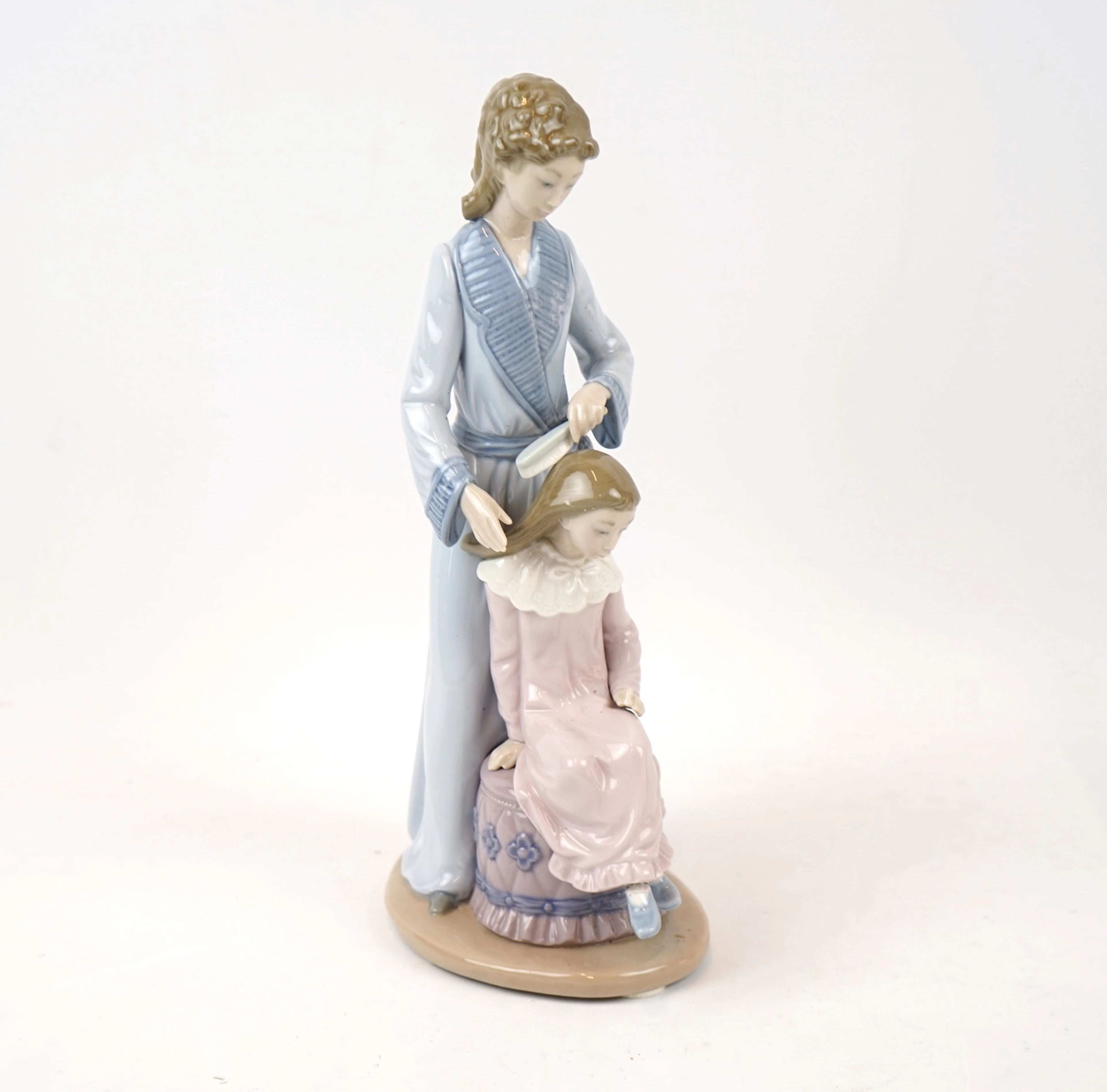 Figurilla, porcelana, Nao Lladro, España.