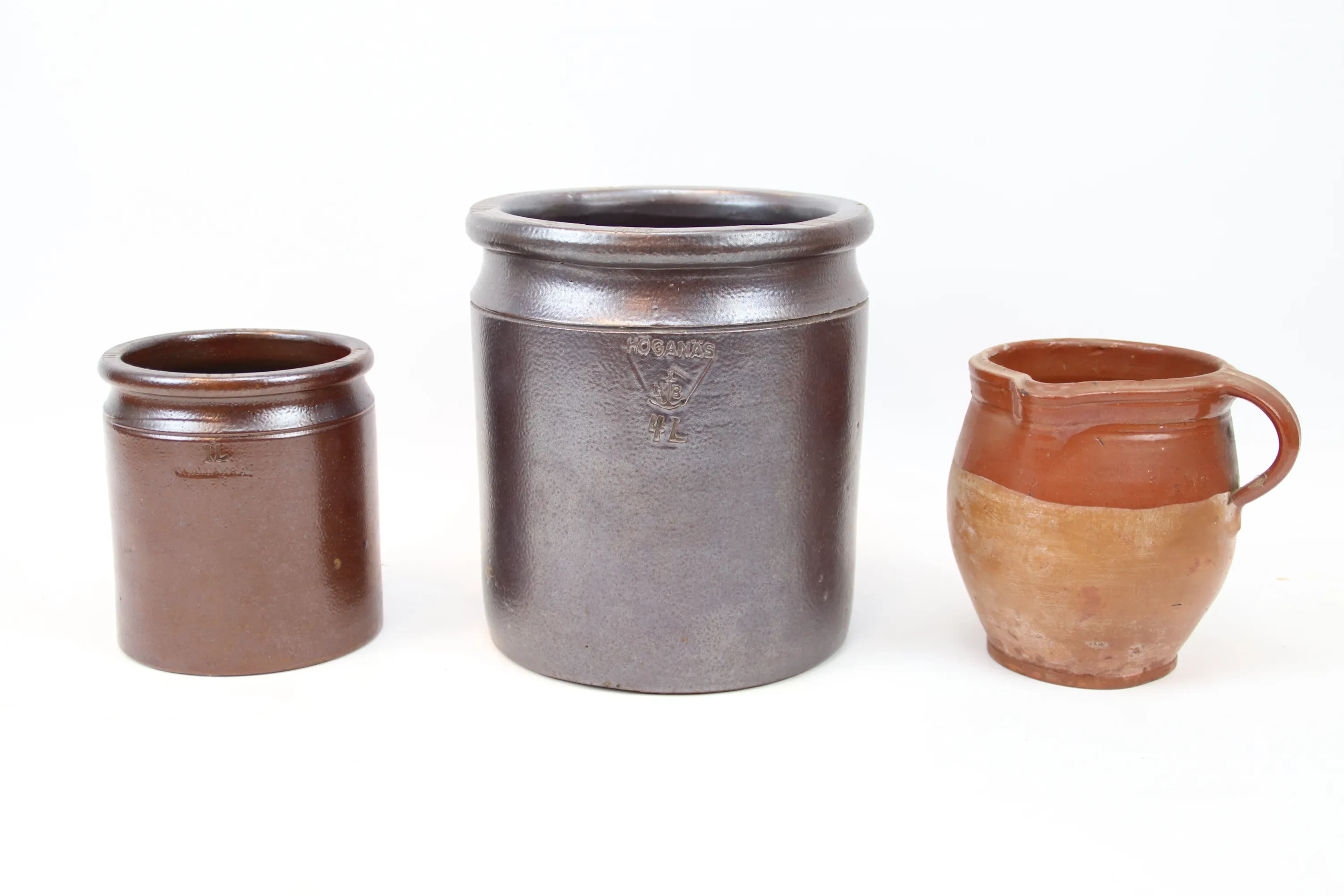 Taza y jarra, 3 piezas, cerámica, incluyendo Wallåkra y Höganäs.