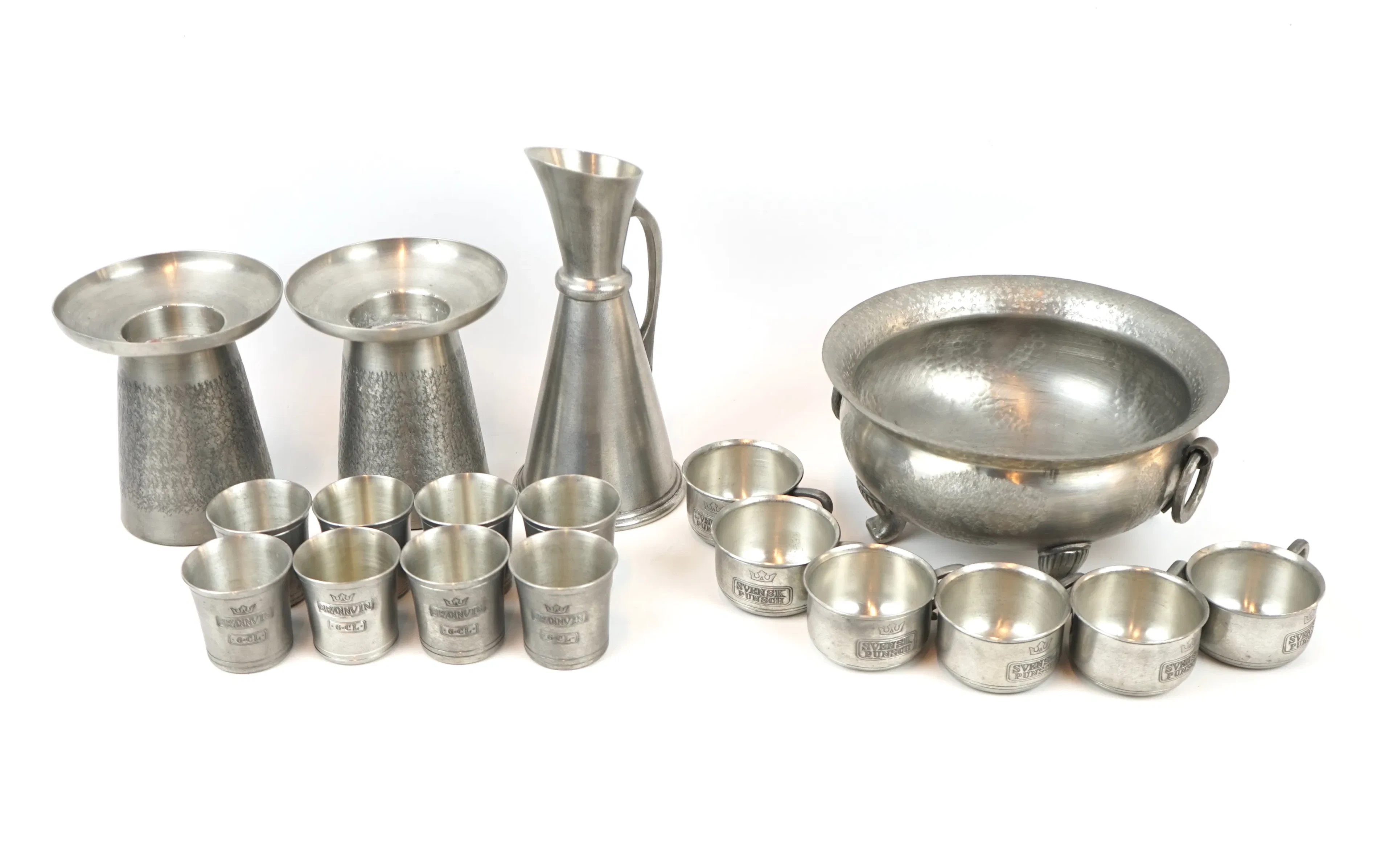 Candelabros, jarra, etc., un lote, peltre.
