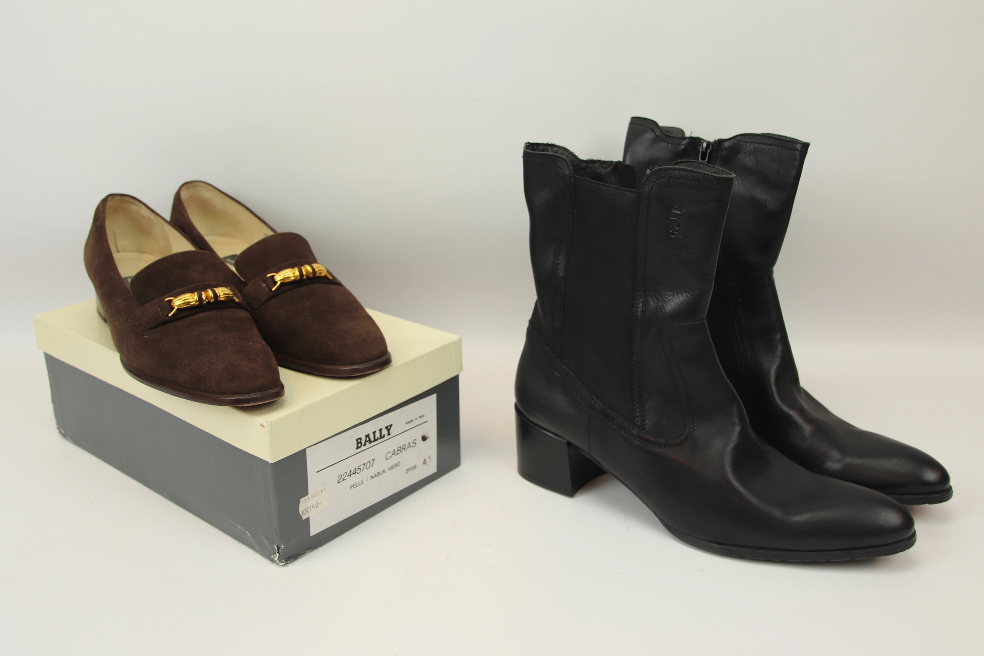 Zapatos, 2 pares, mujer, Bally y Gant.