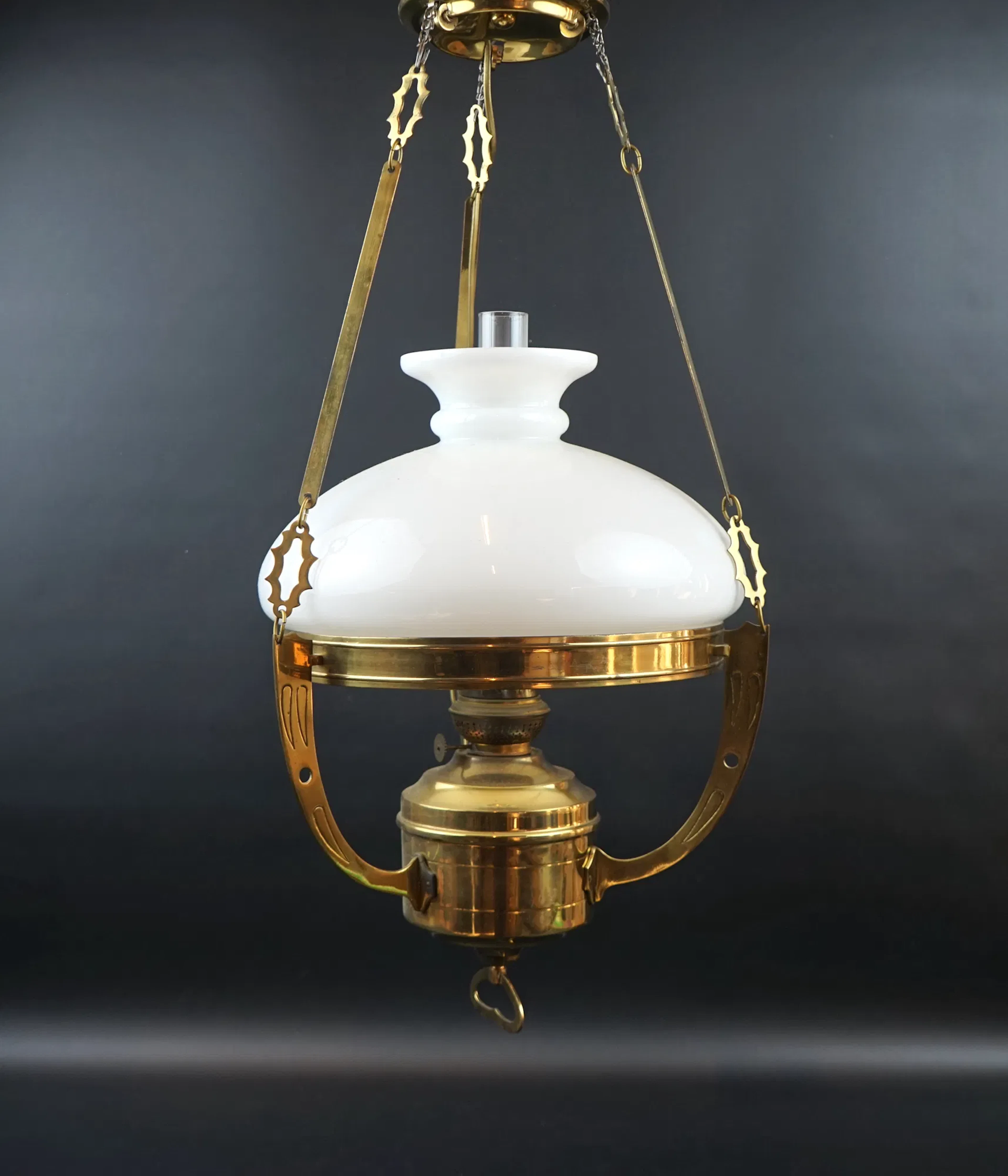 Kerosene ceiling lamp, electrified, glass/brass.