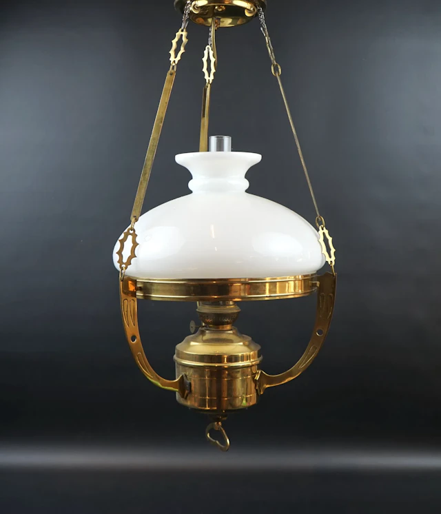 Kerosene ceiling lamp, electrified, glass/brass.