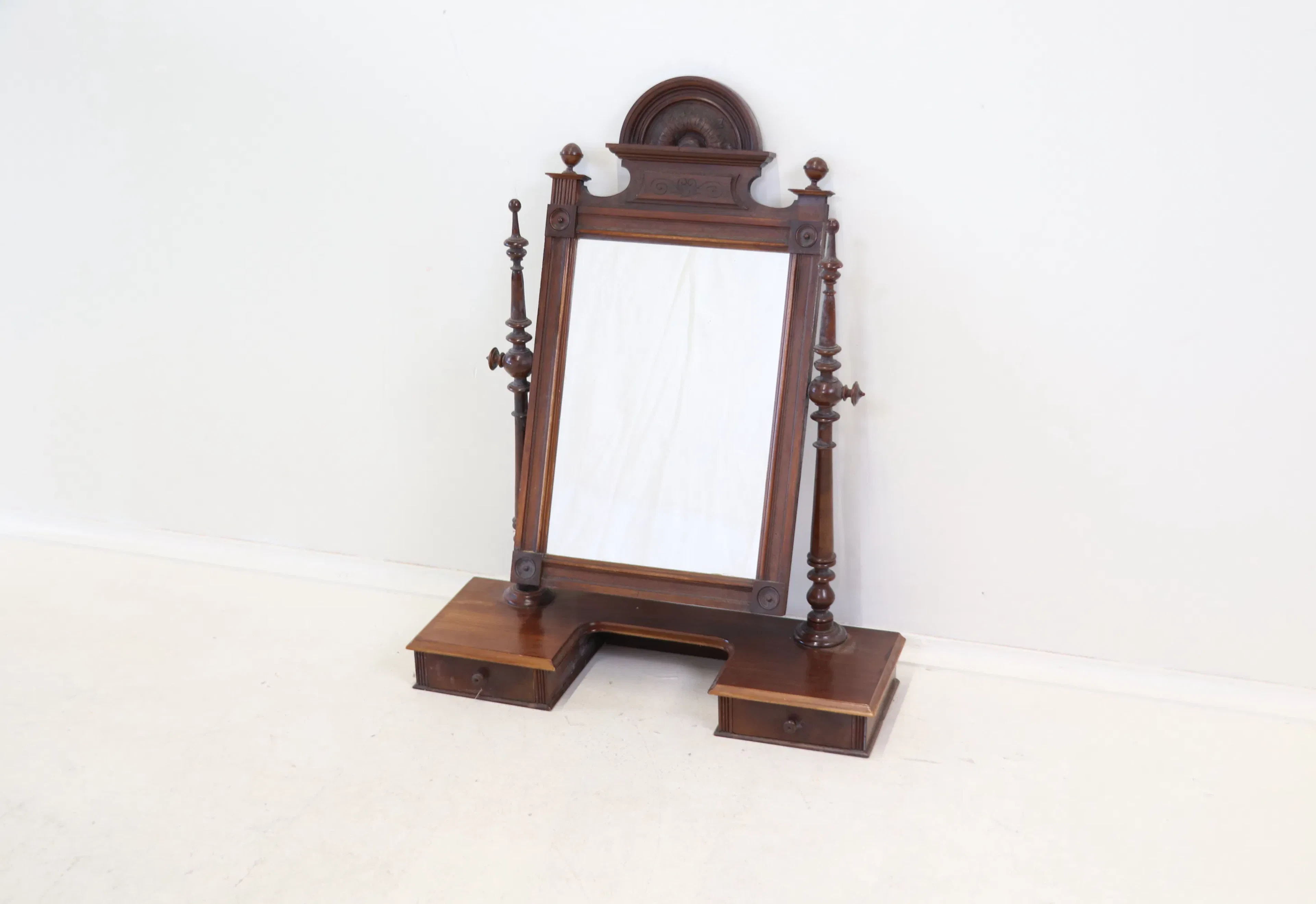 Mirror essay for dressing table, wooden.