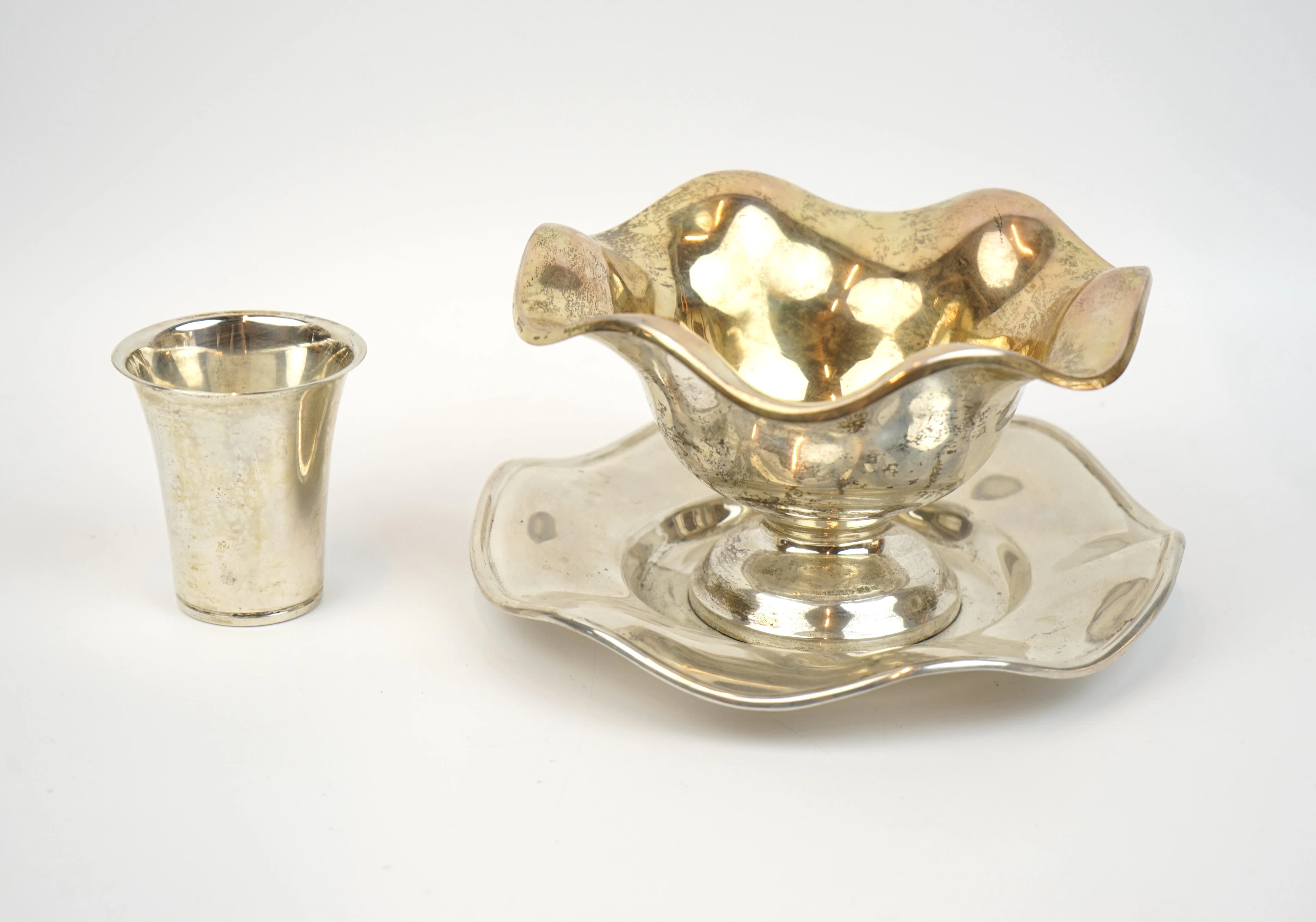 Ciotola e tazza per semi, argento.