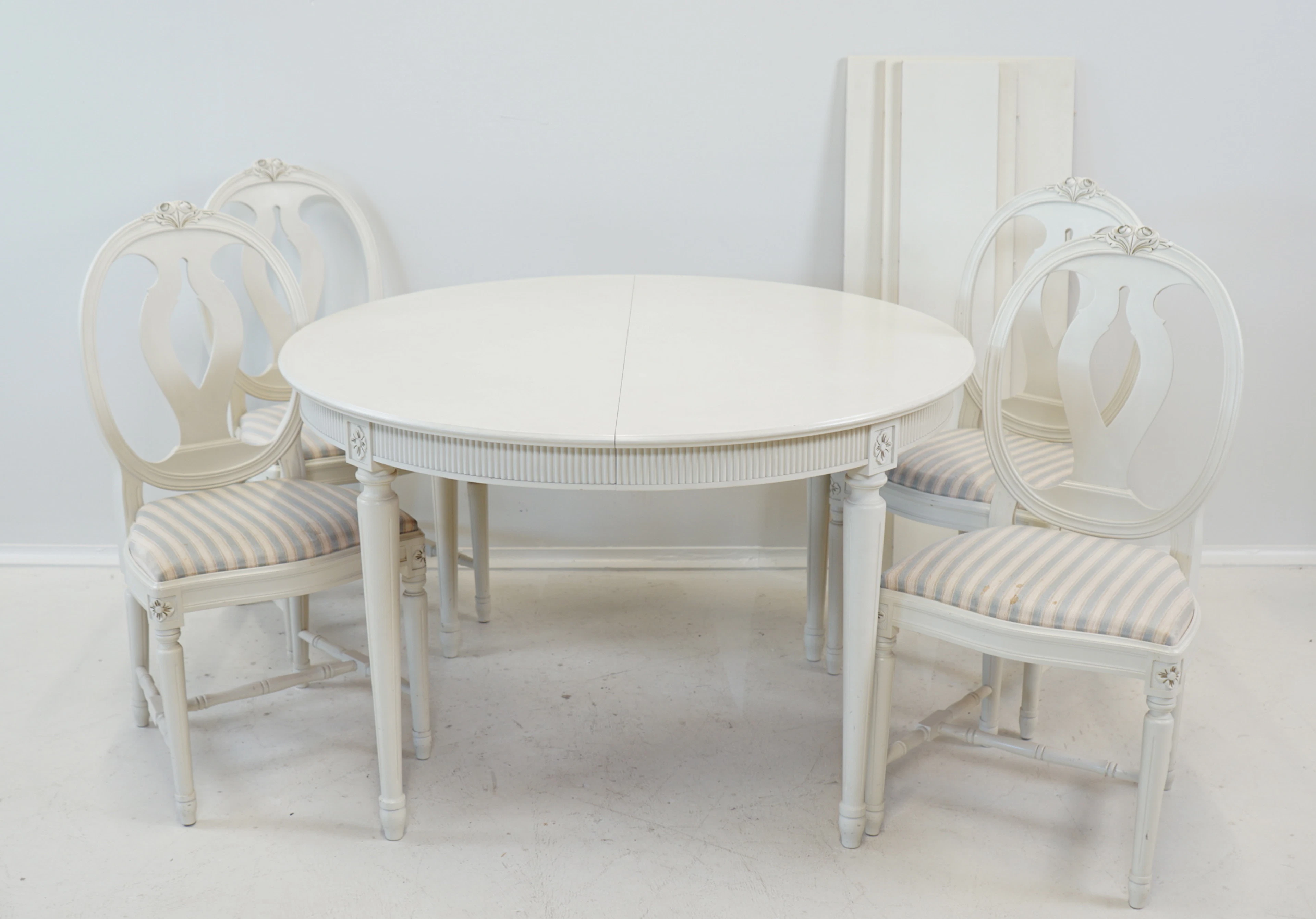 Juego de comedor, 5 piezas, madera, estilo gustaviano, 1900.