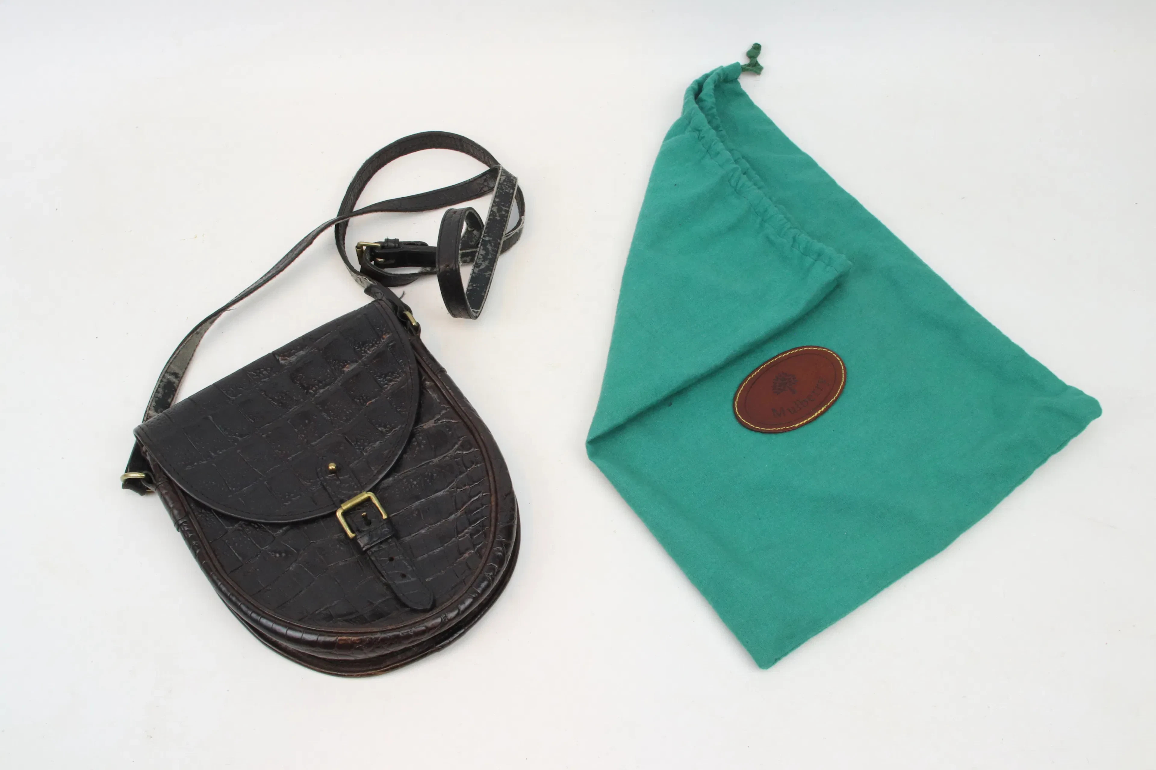 Maulbeerholz, Schultertasche, schwarze Kongoleder-/Messingdetails, England.