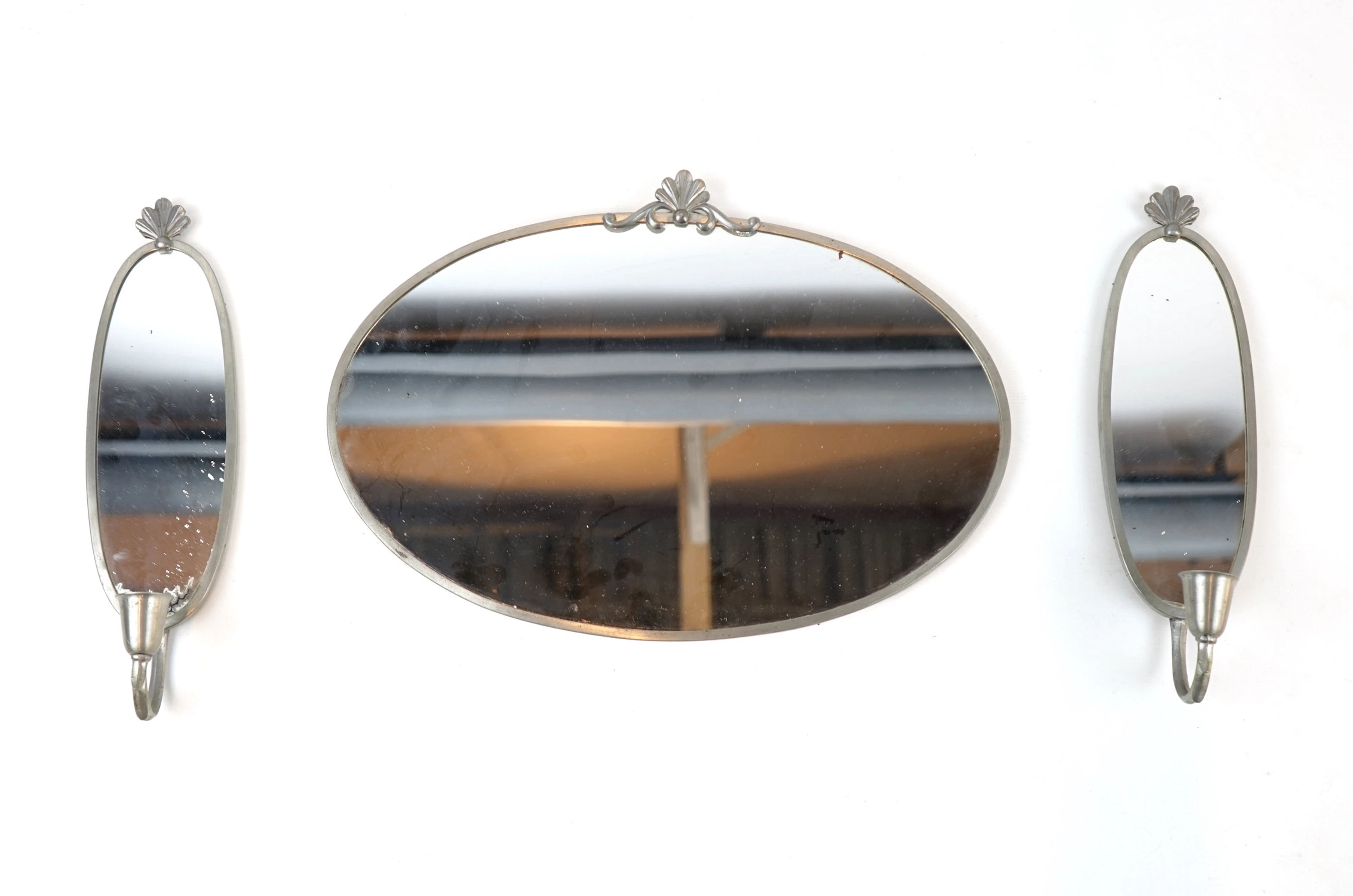 Miroir et appliques, 3 pièces, étain.
