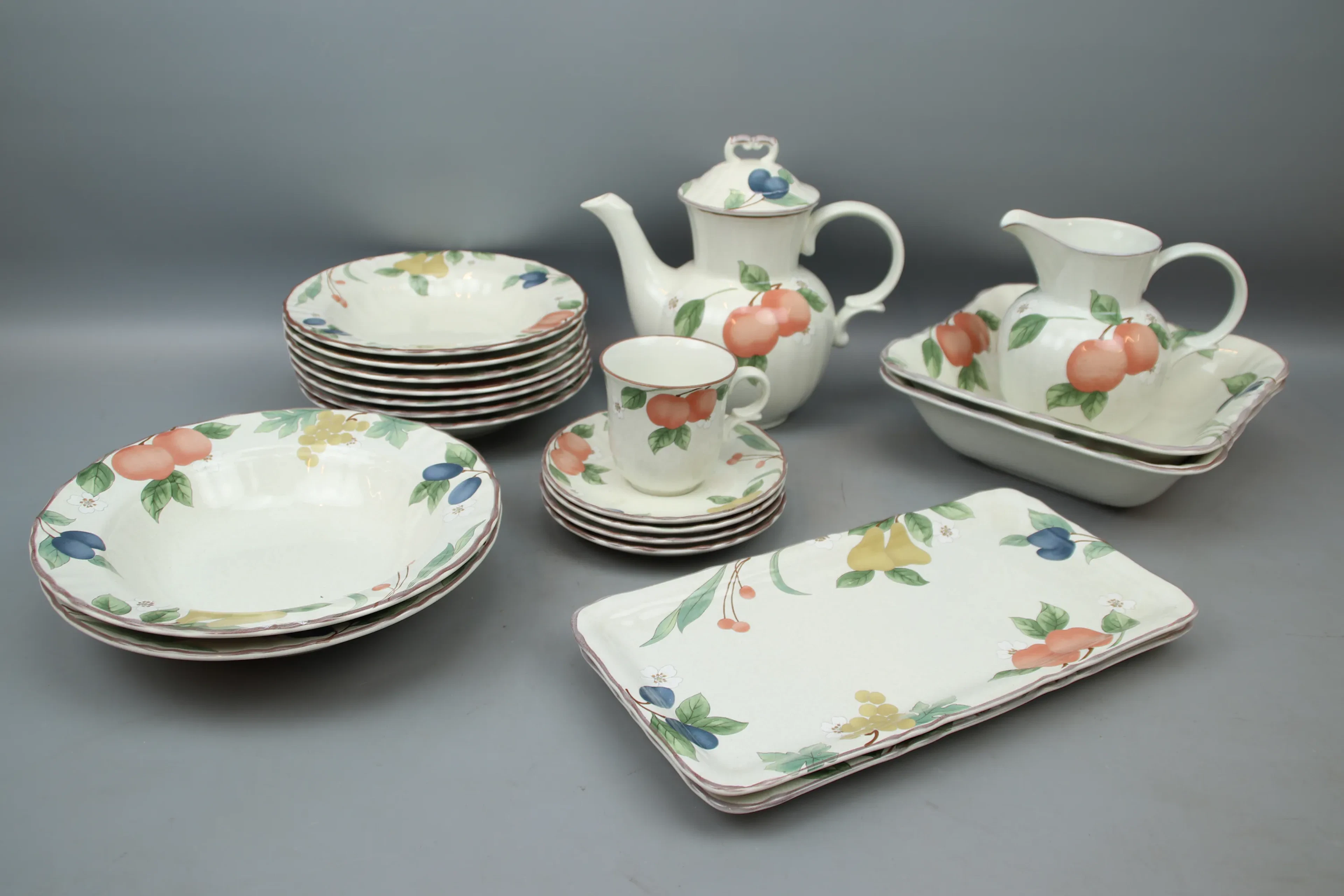 Vajilla, 20 piezas, porcelana, Country Classics, Fruit Panorama, Mikasa, Japón.