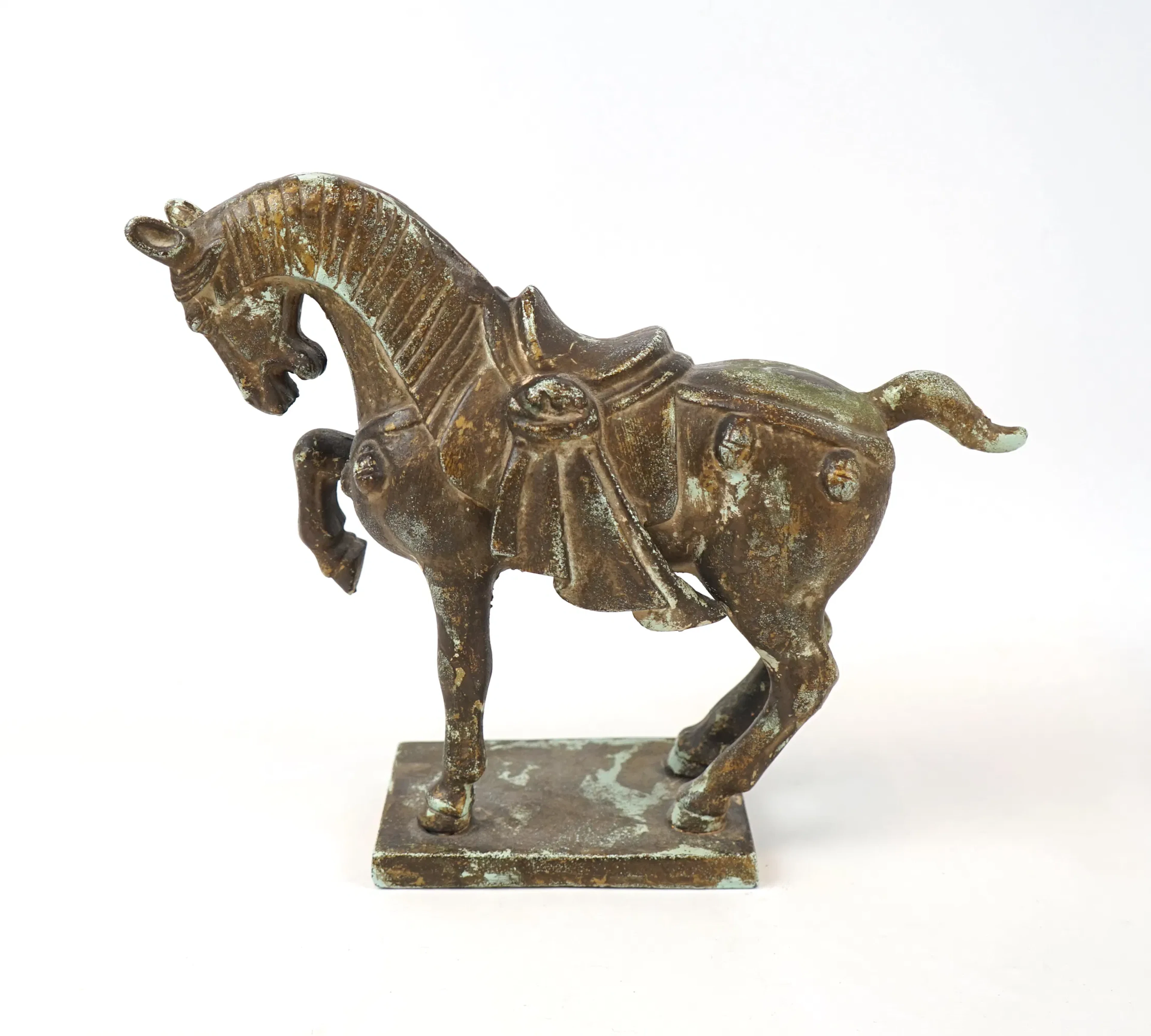 Scultura, cavallo, metallo patinato in bronzo, stile Tang, 1900.