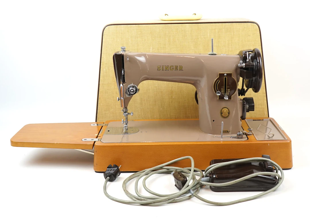 Sewing machine, Singer 201K.