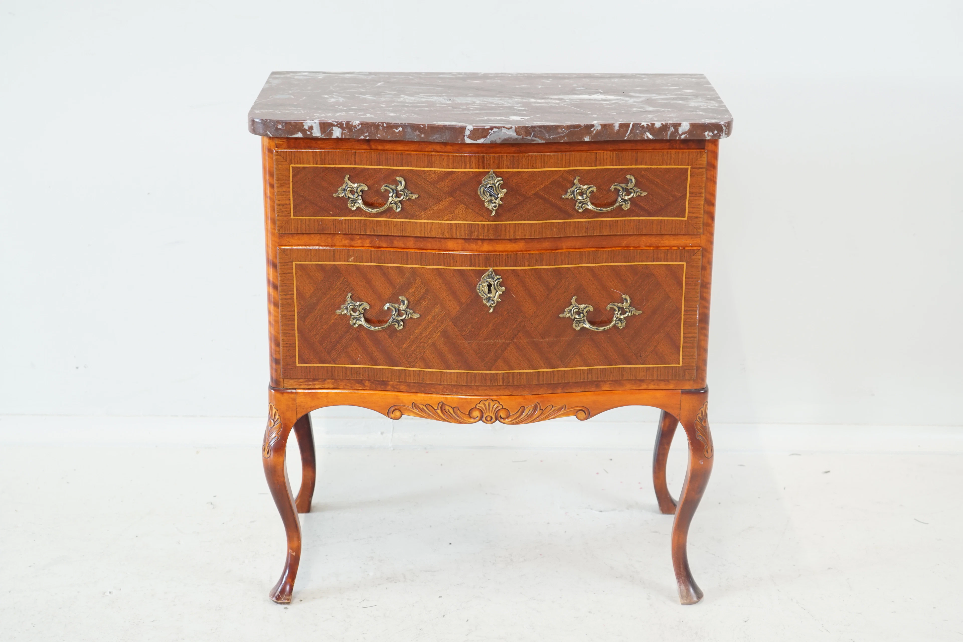 Cassettiera Style, 2 cassetti, piano in legno/pietra, stile rococò, tre persone, 1900.