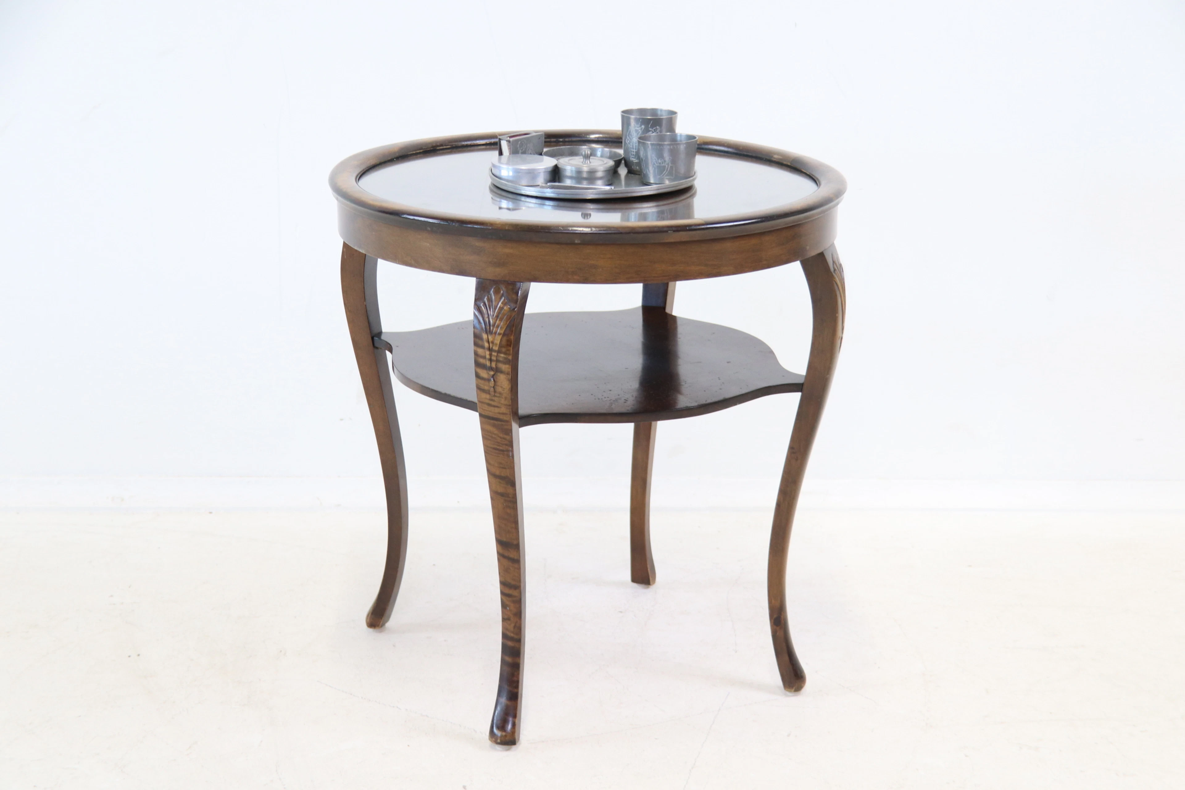 Table fumoir, bouleau/verre, et accessoires, étain.