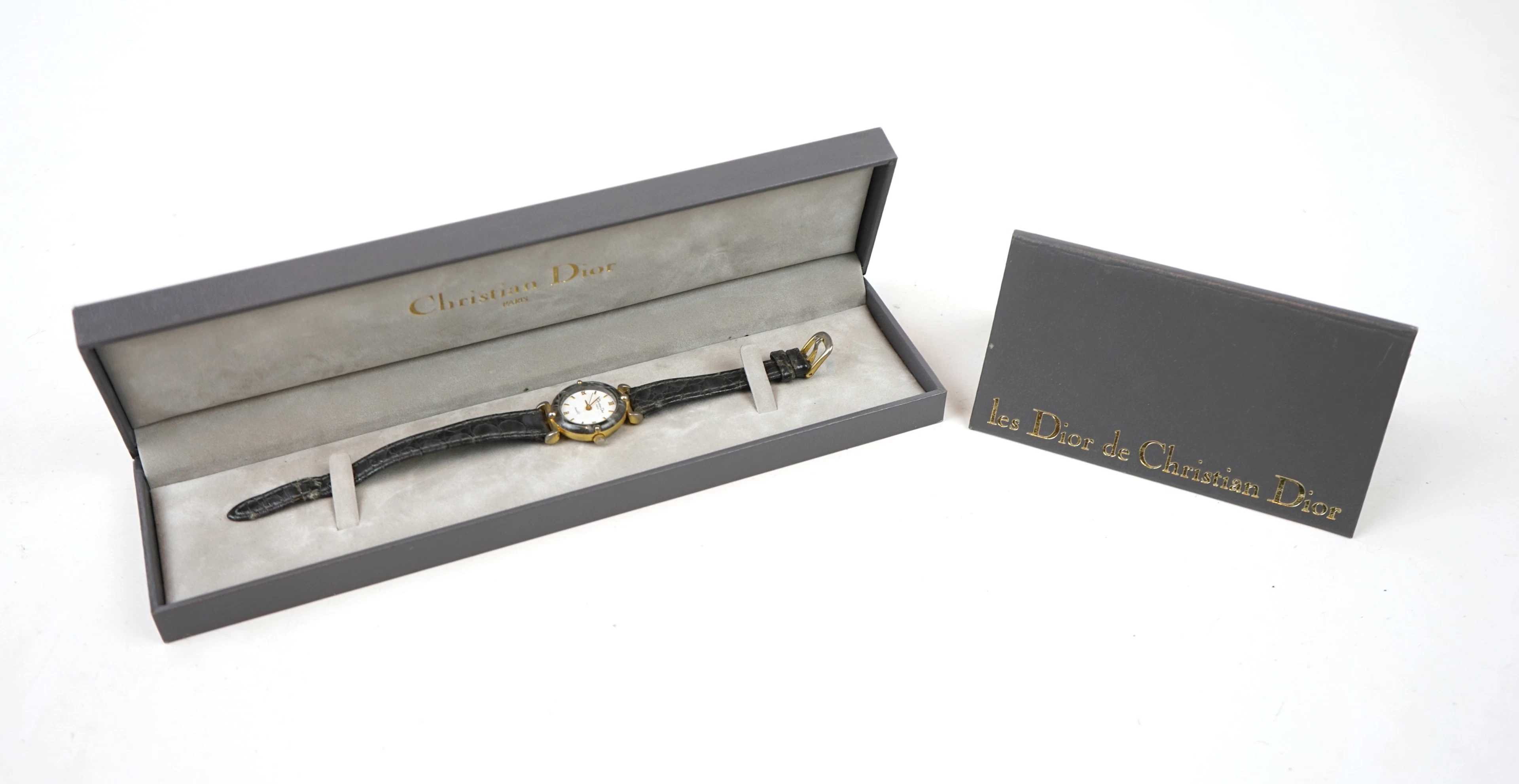 Christian Dior, París, relojes de pulsera para mujer.
