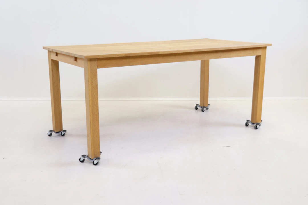 Dining table, oak.