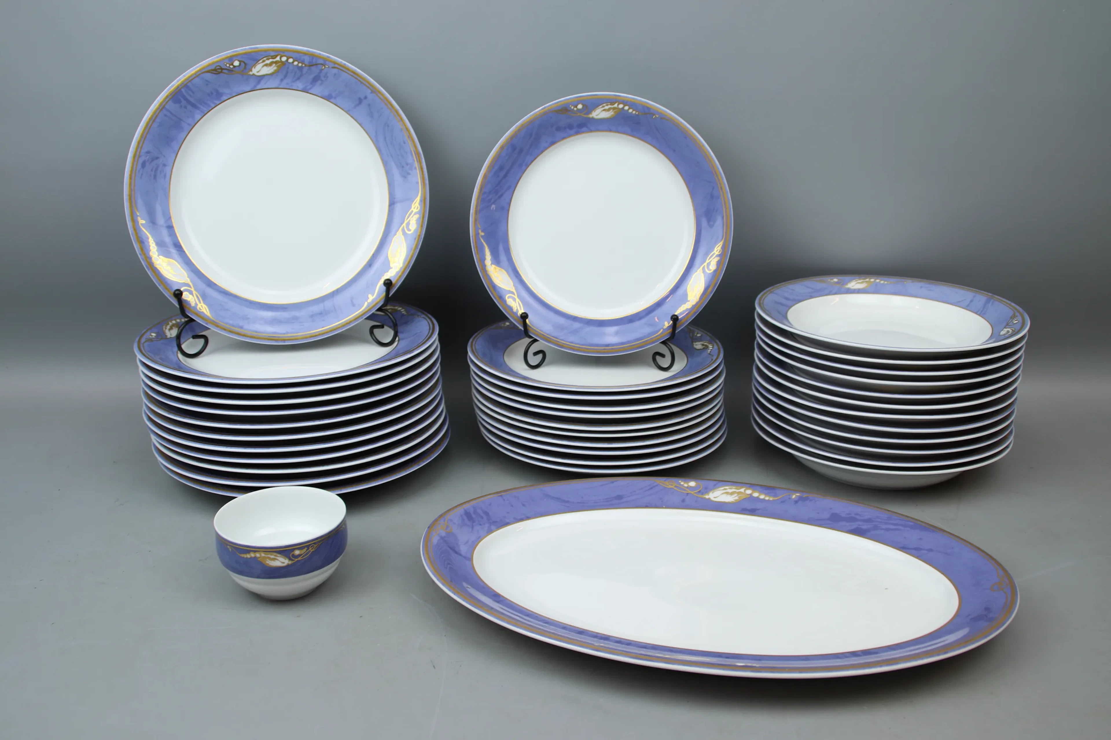 Vajilla, 37 piezas, porcelana, Magnolia azul, Royal Copenhague.