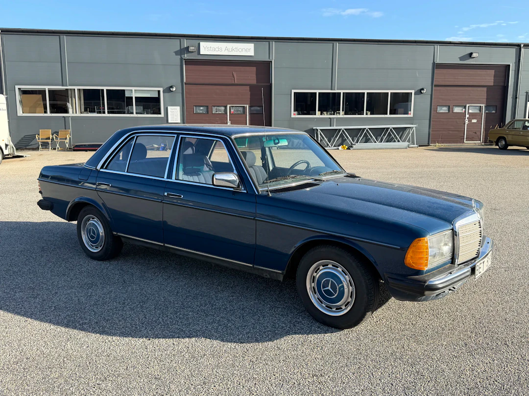 Mercedes-Benz 200 W123, sedán, diésel, 1985.