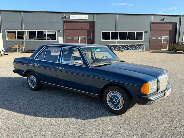 Mercedes-Benz 200 W123, Limousine, Diesel, 1985.