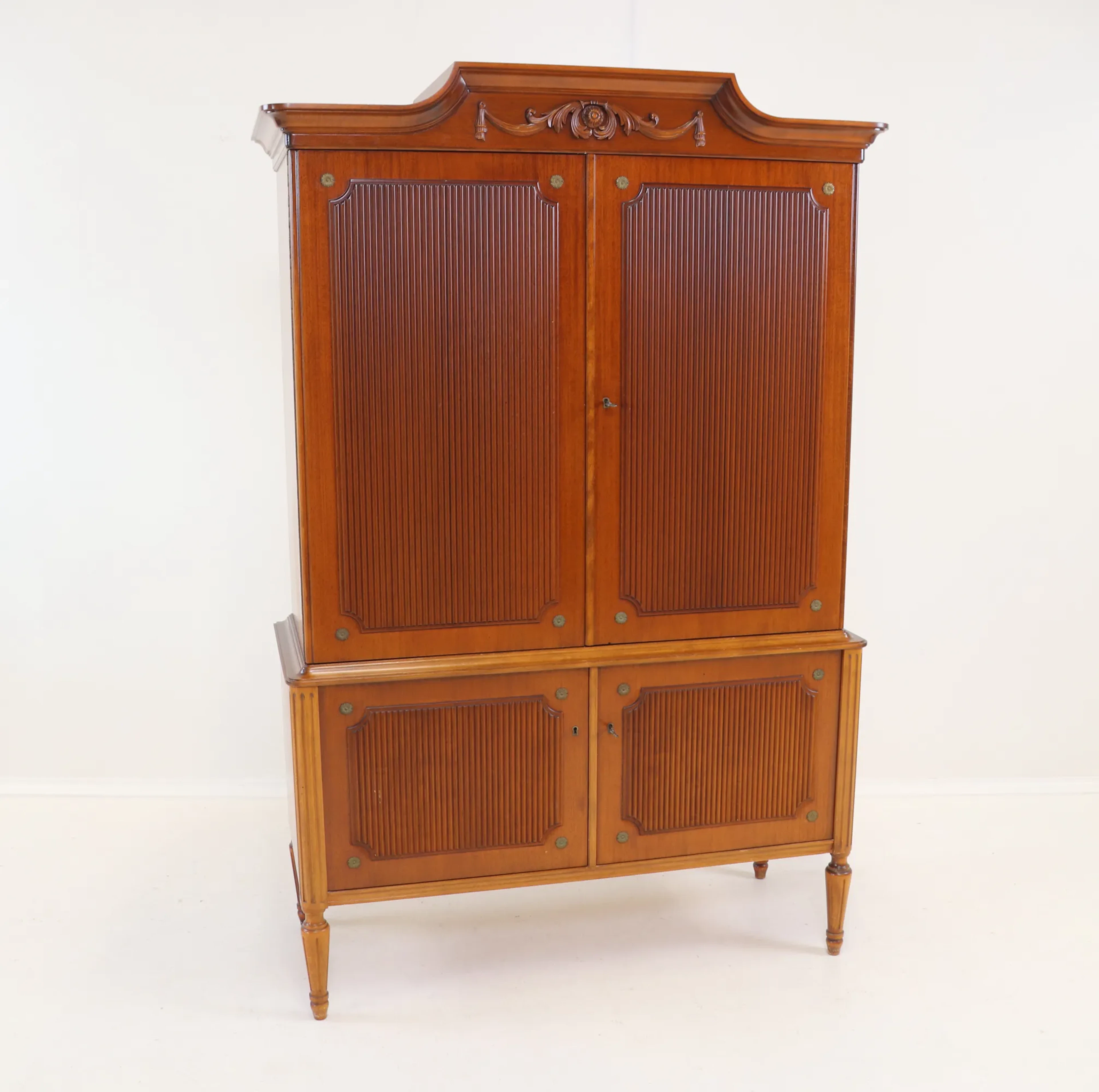 Cabinet, mahogany, Gustavian style, Oscar Edv. Ekelunds Snickerifabriks AB.