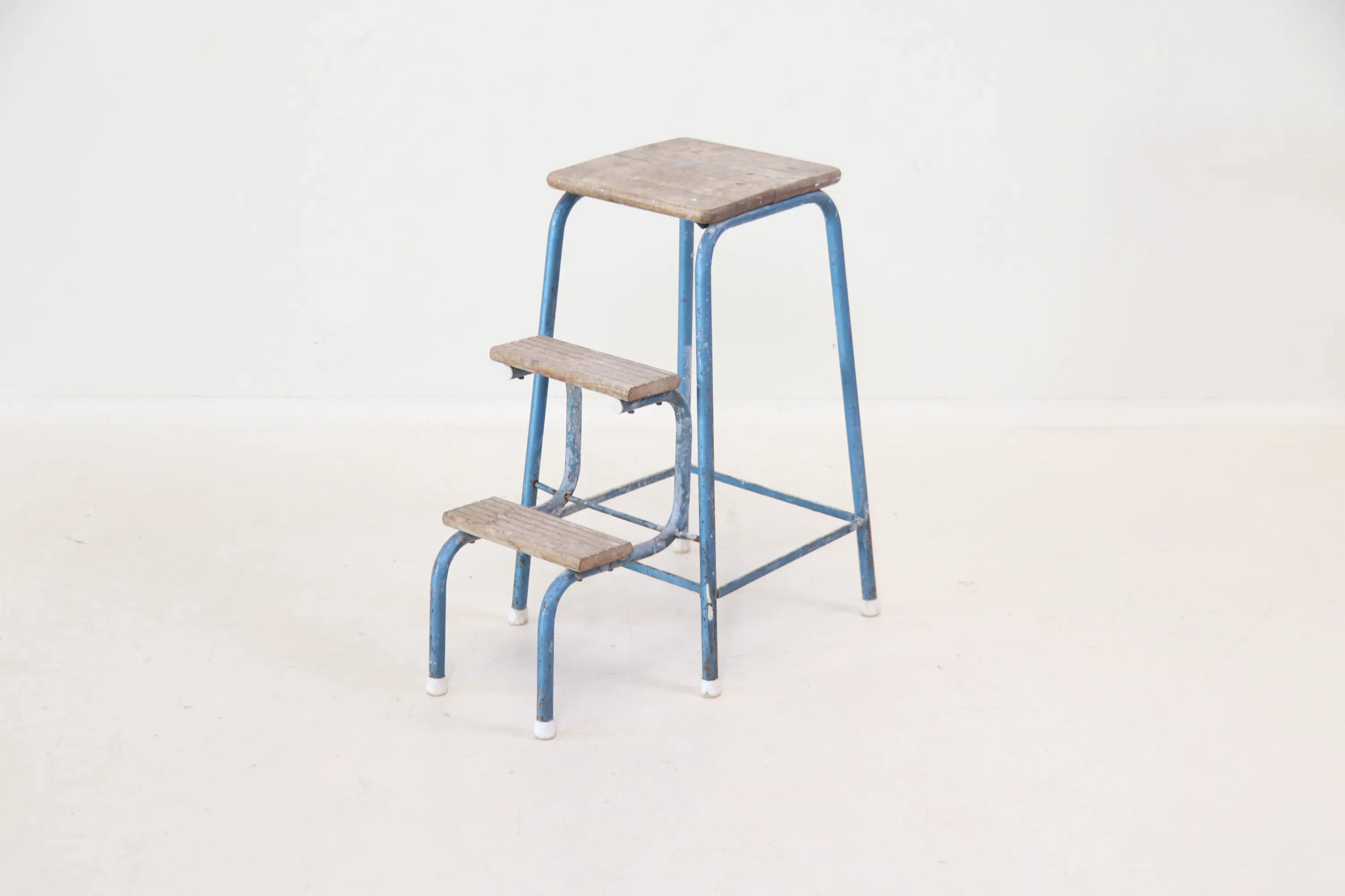 Sgabello, legno/metallo.