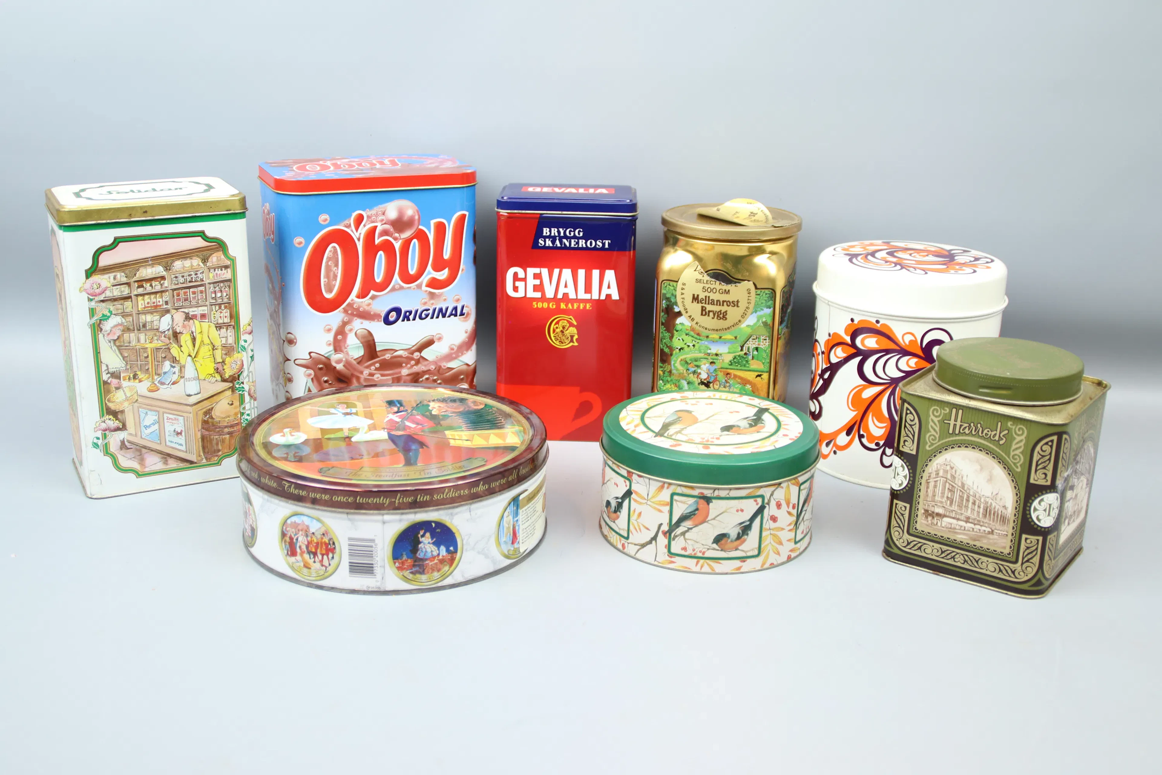 Lattine, 8 pezzi, compresa quella di Harrod.