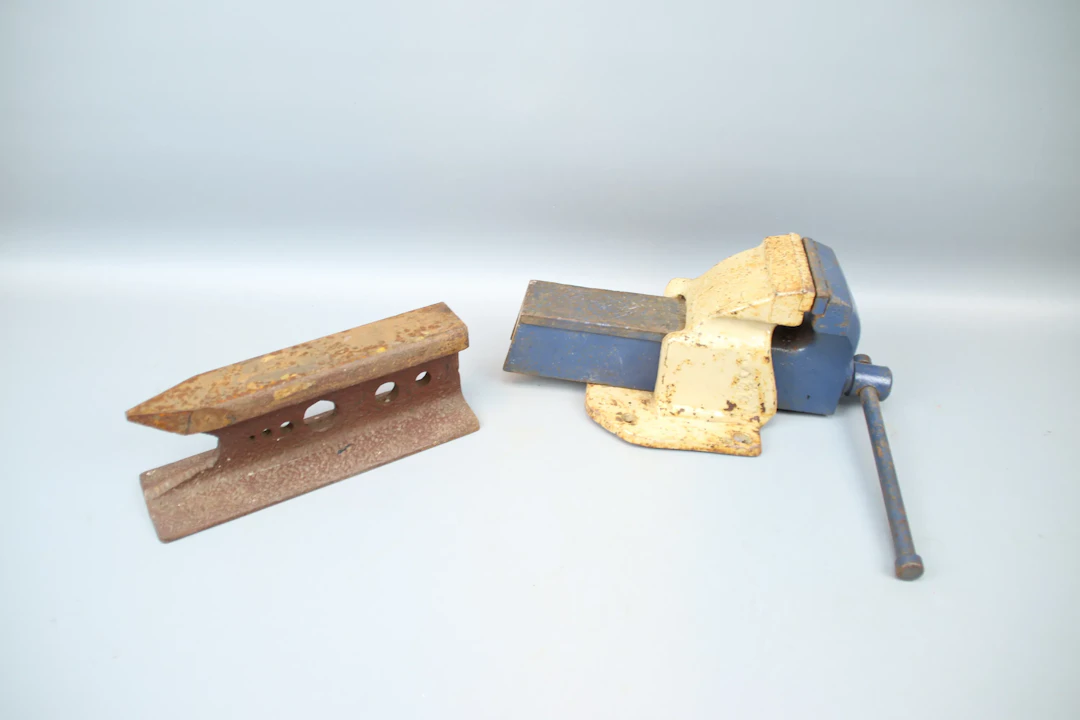 Vice & anvil, metal.