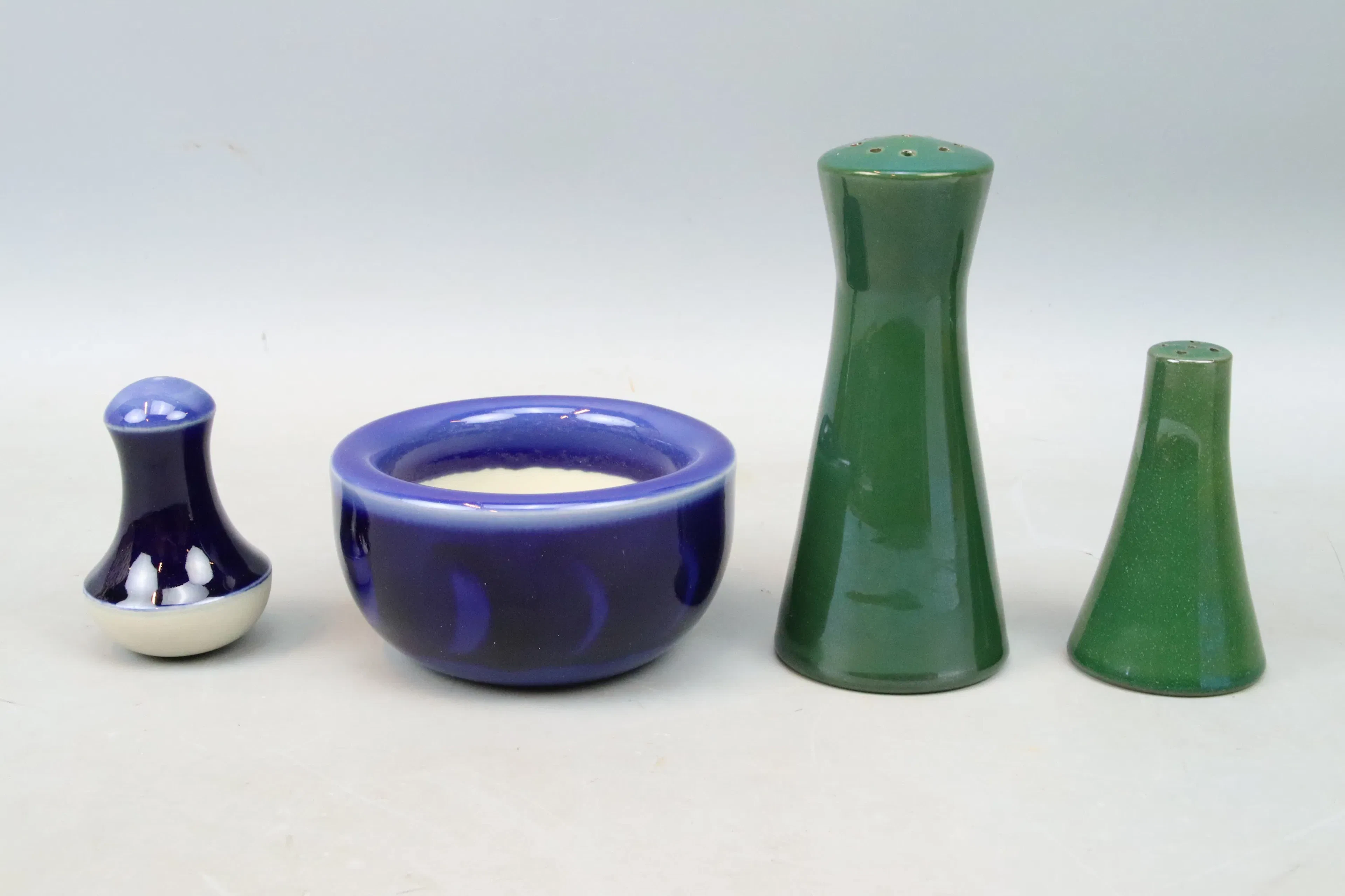 Malta con pestello e irrigatore, 3 pezzi, ceramica, Marianne Westman, Rörstrand