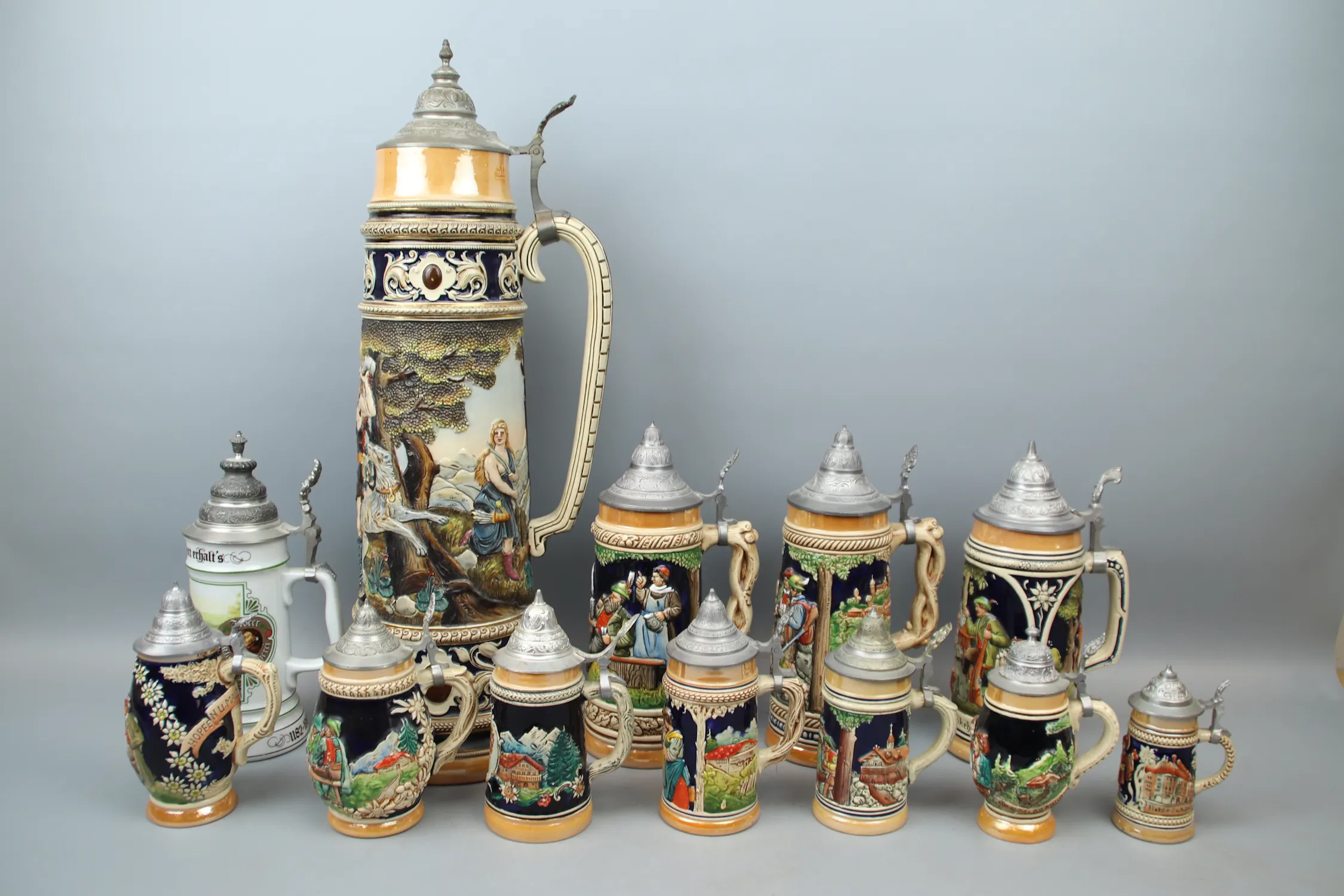 Brocche di birra, 12 pezzi, ceramica.