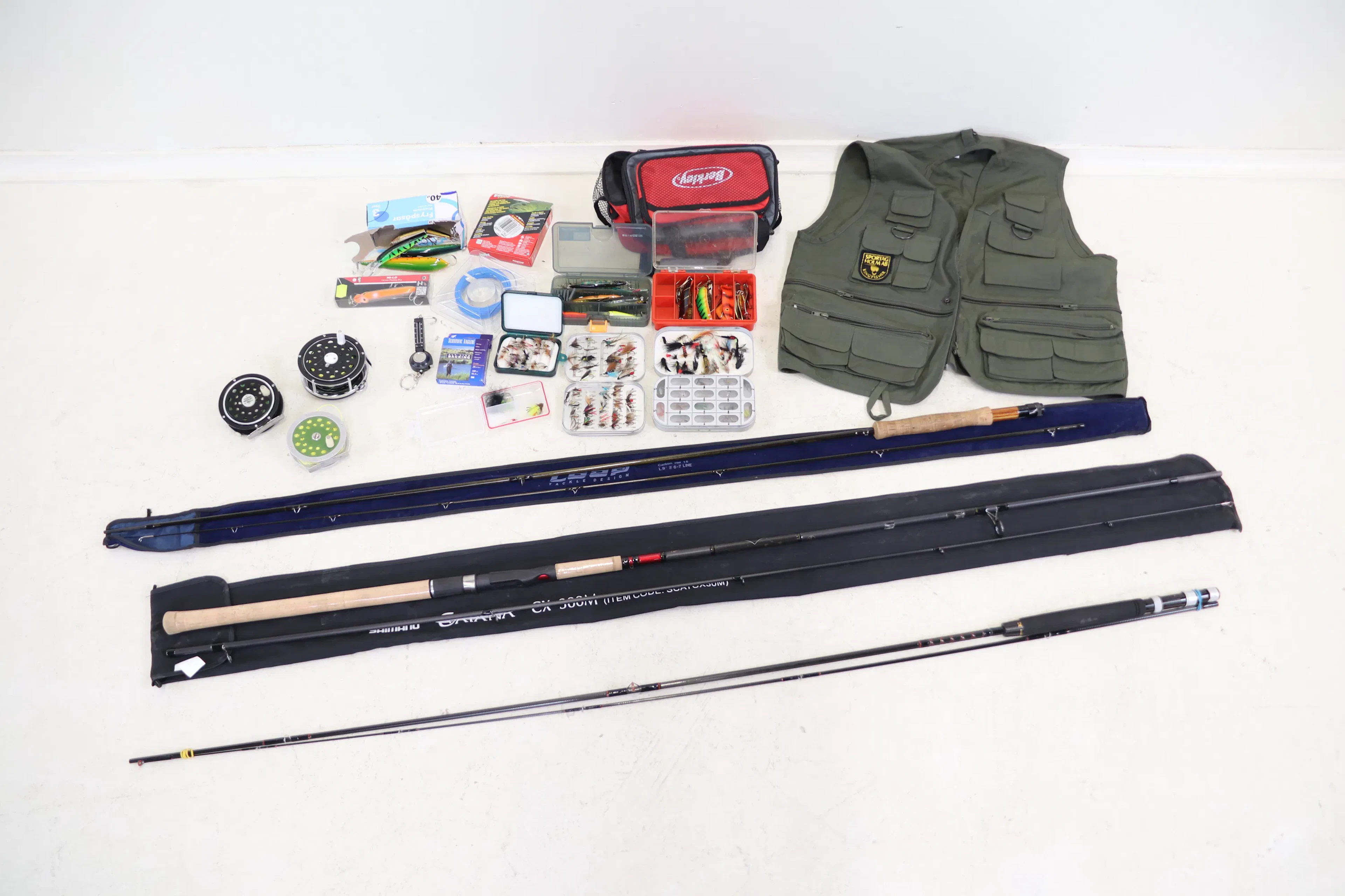Equipo de pesca con volador, etc., mucho.