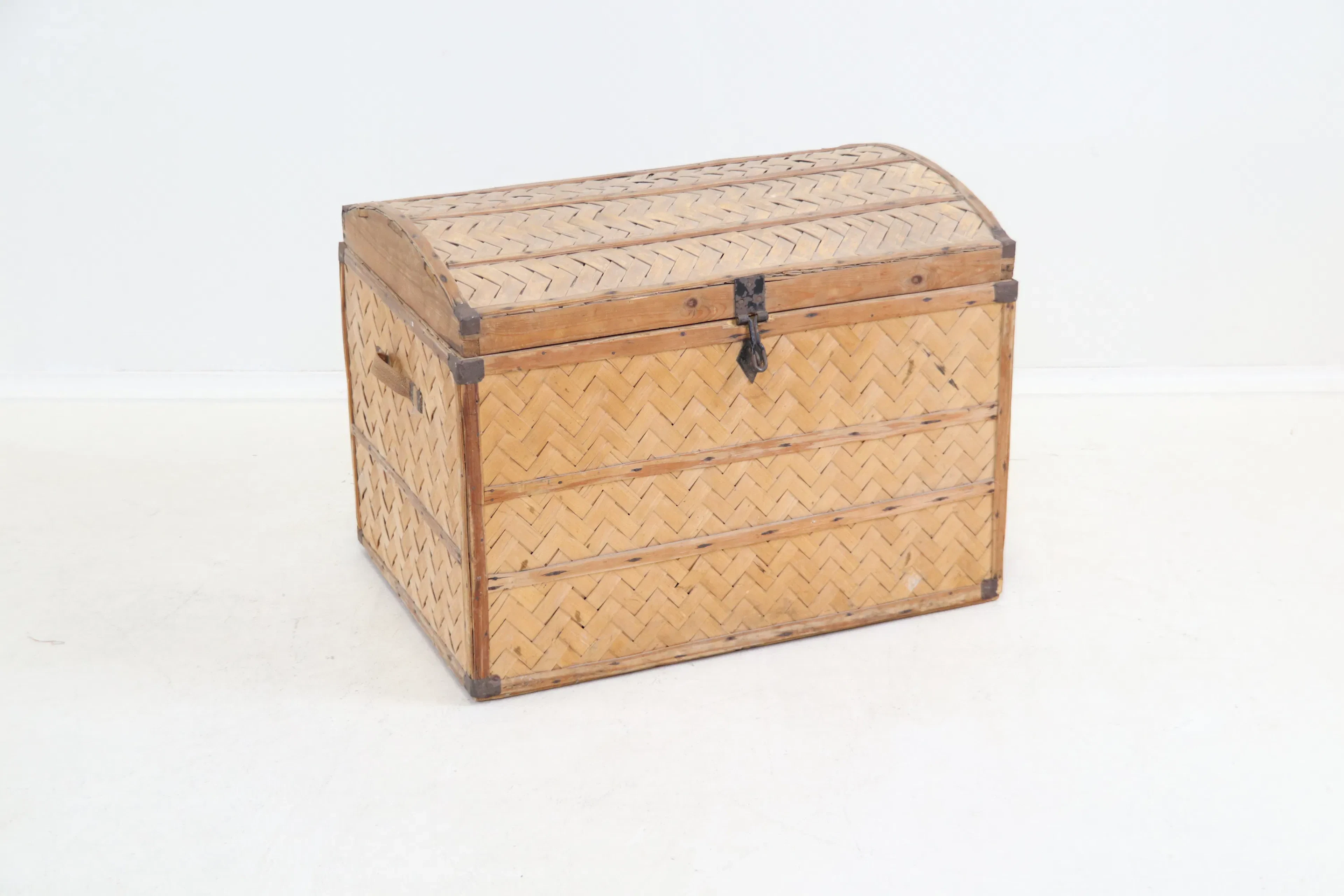 Tronco, madera/mimbre.