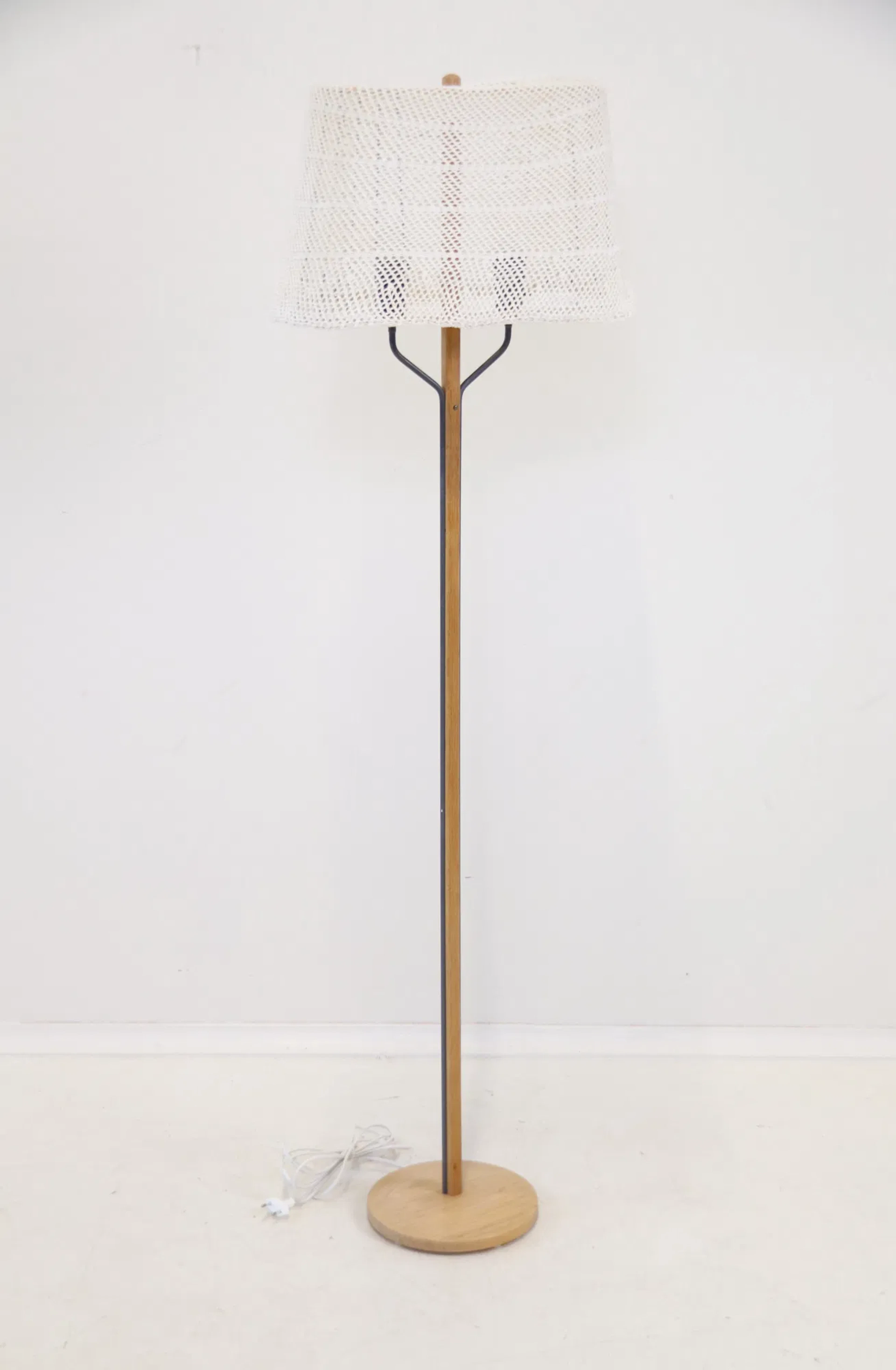 Lámpara de pie, madera/textil/metal, Trema Industri.