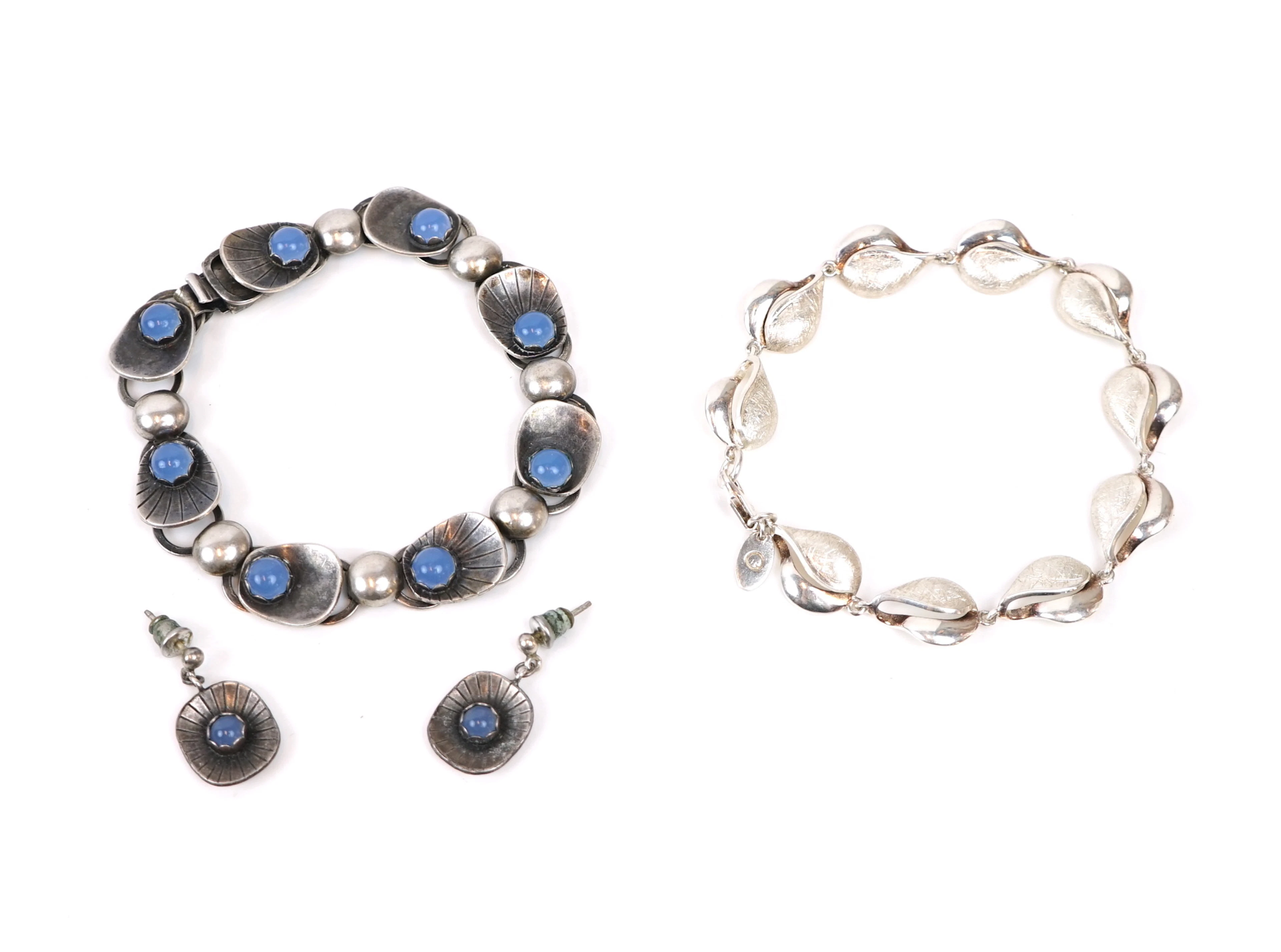 Armbänder und Ohrringe, 4 Stücke, Silber, inklusive Alton.