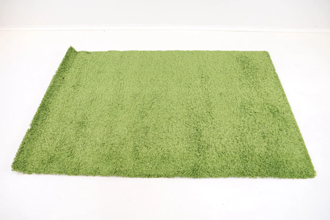 Shaggy rug, wool.
