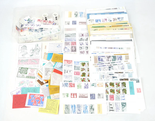Briefmarken, frisch, ein Los, Nennwert ca. 3000 SEK.