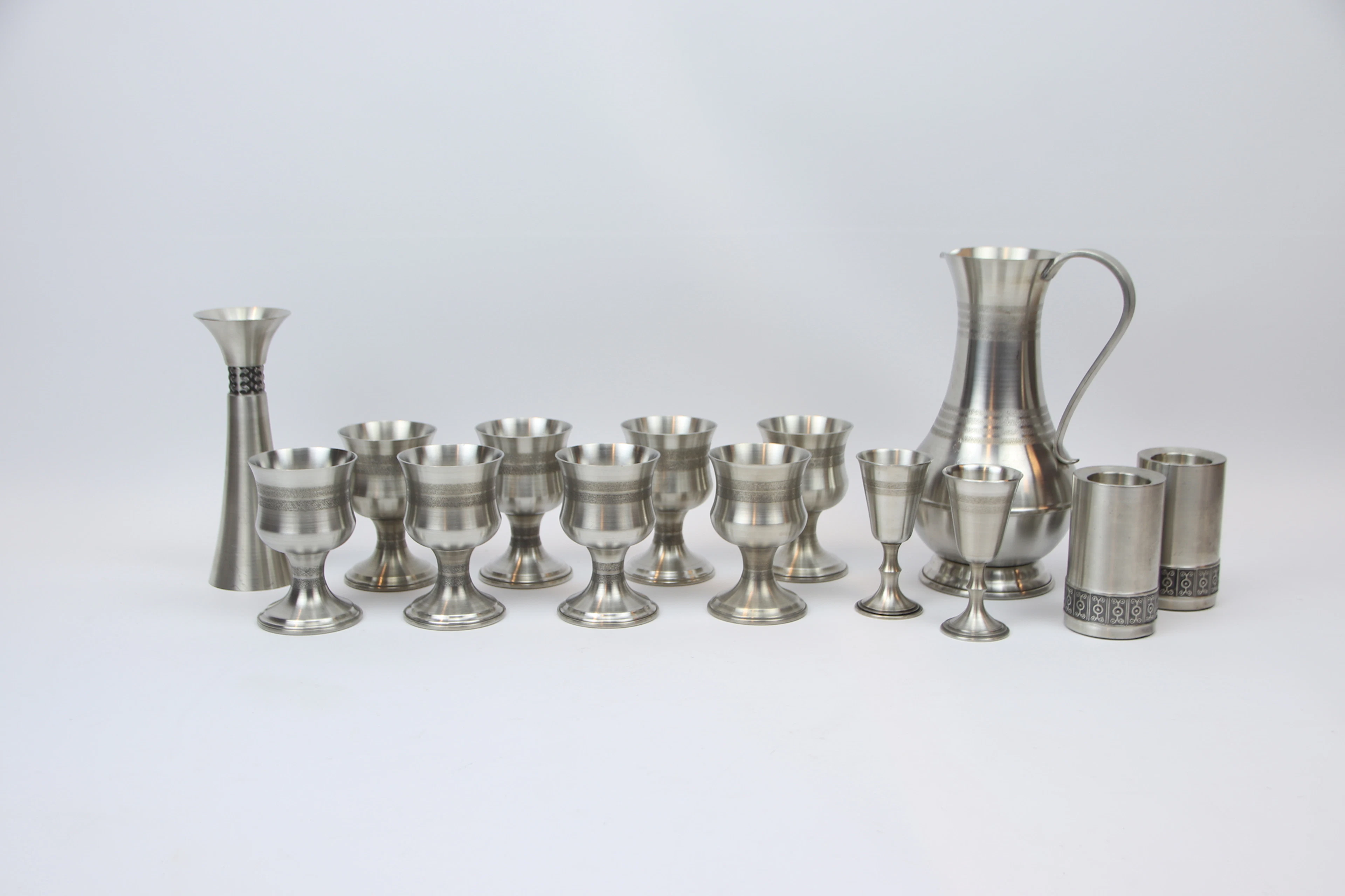 Tasses, etc., 14 pièces, étain, y compris Wege Tenn.