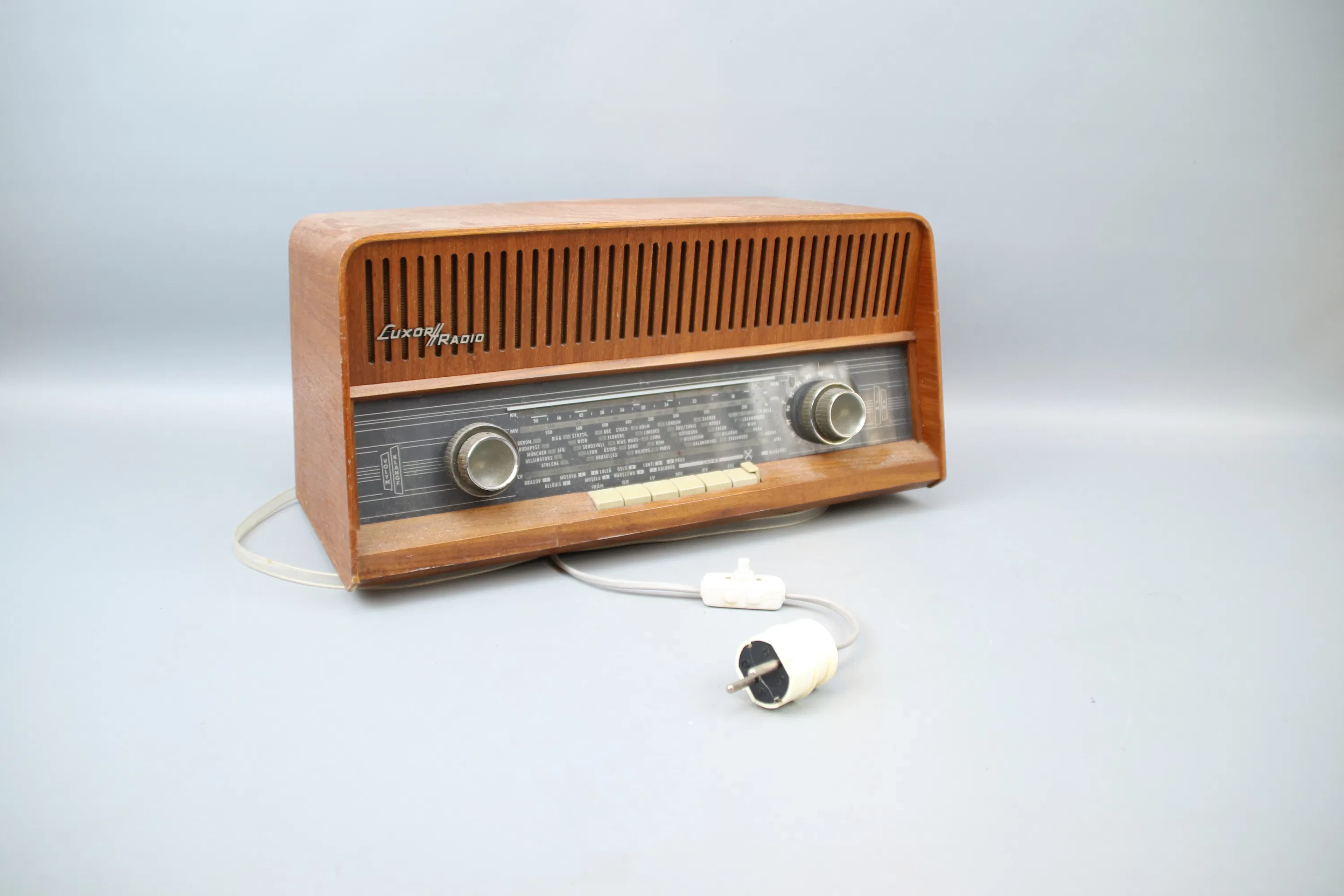 Radio, Luxor.