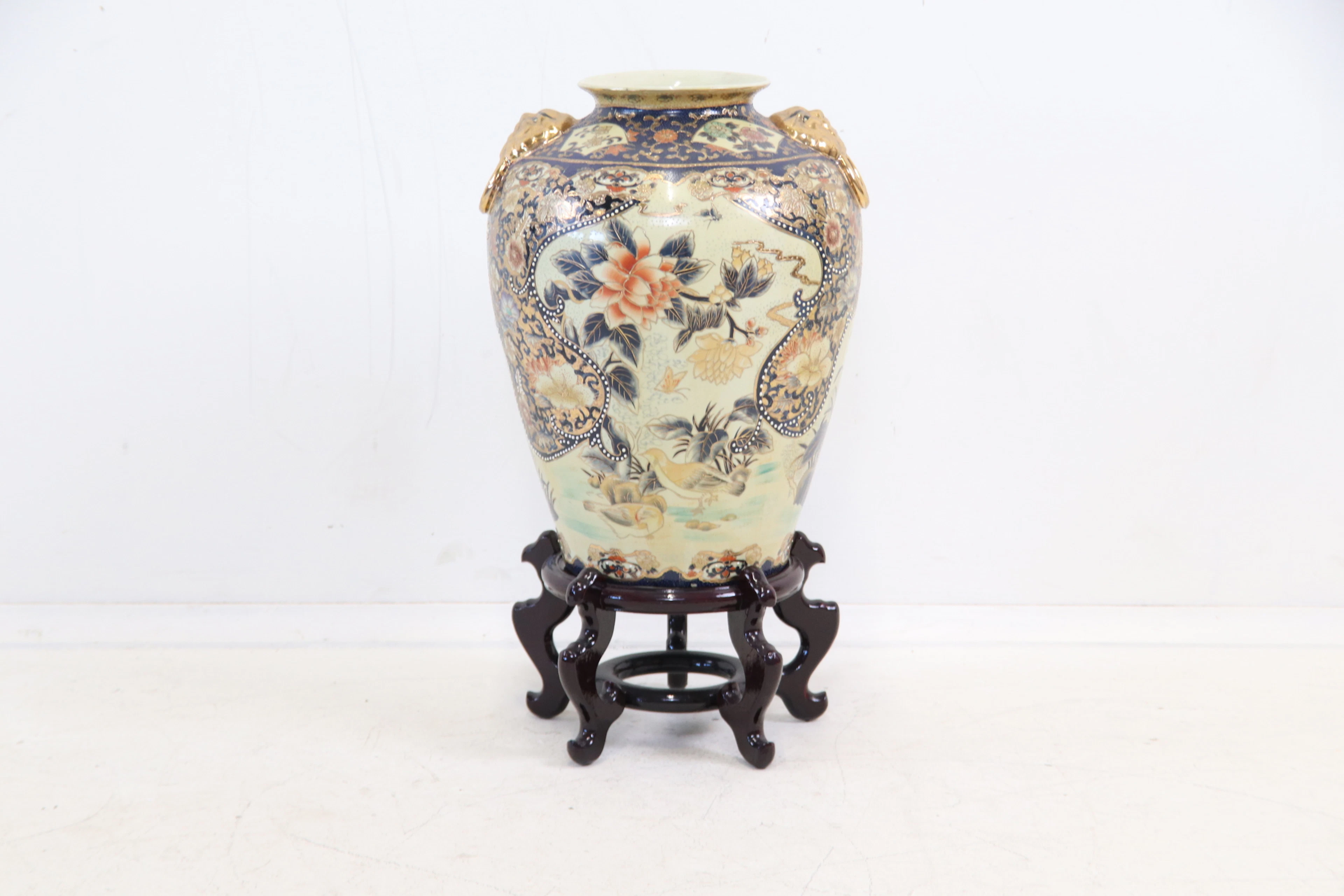 Jarrón para el suelo, cerámica, con soporte, madera, Asia.