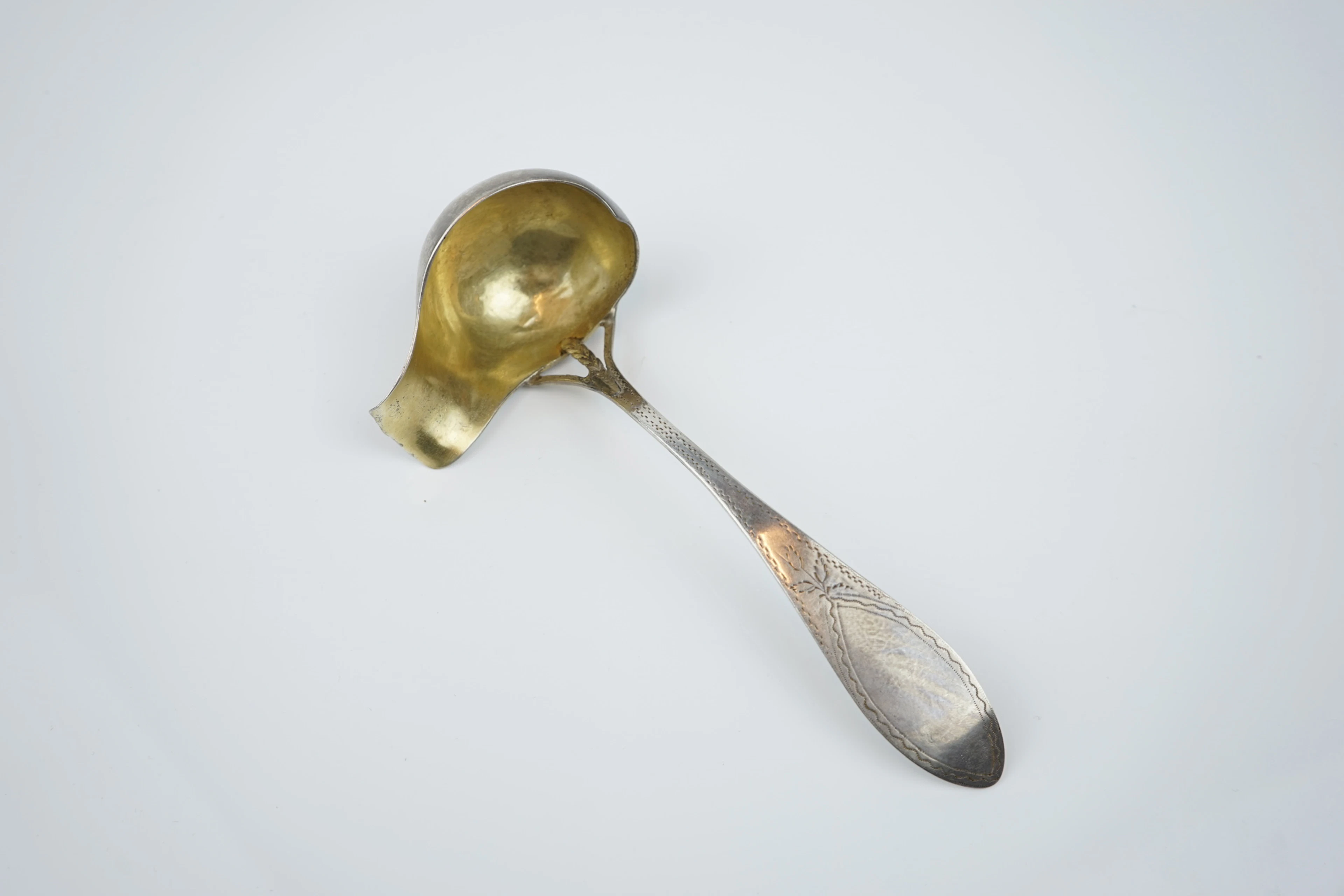 Cucchiaio di salsa, argento, padrone non identificato, probabilmente 1700.