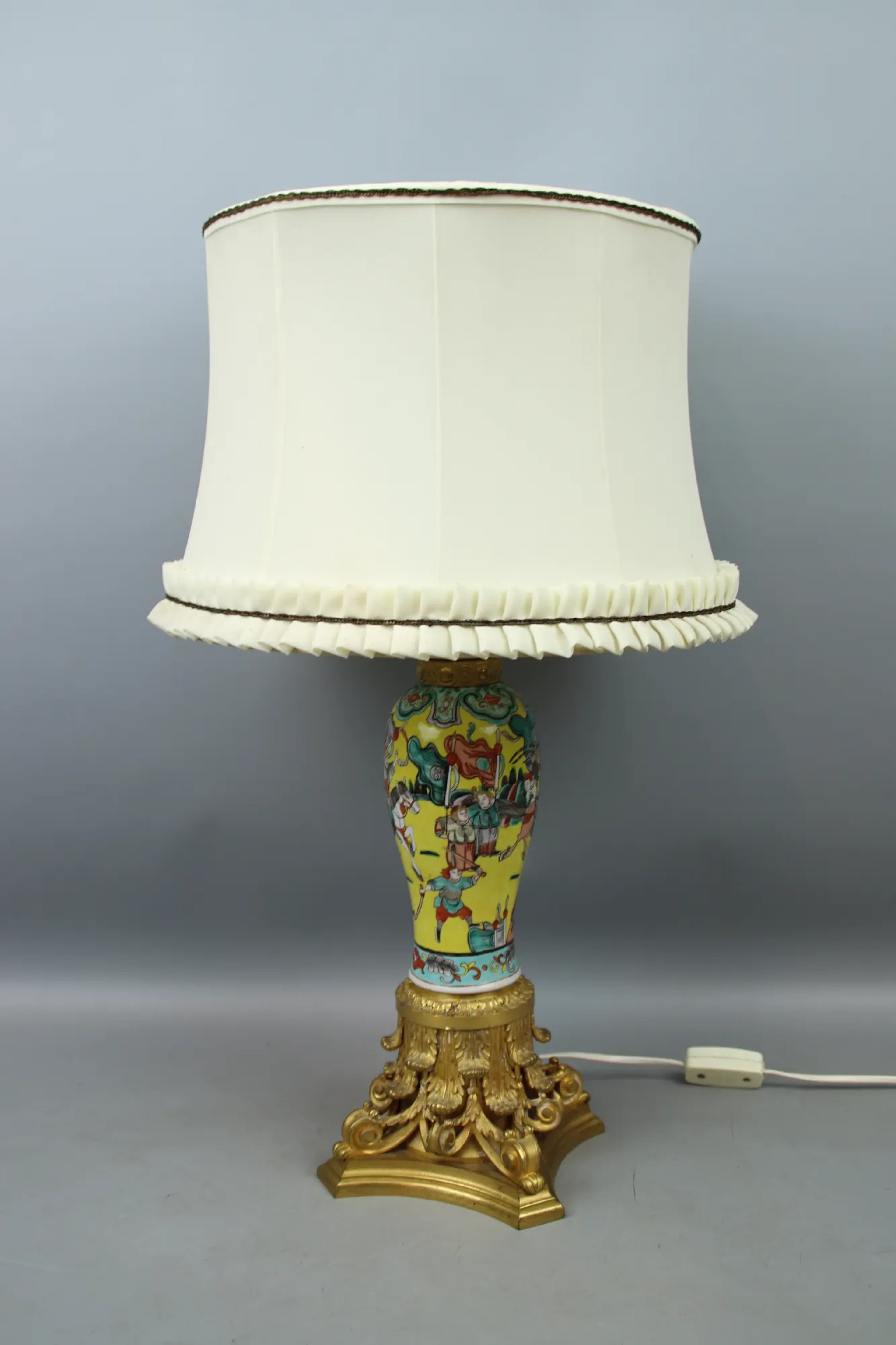 Lampada da tavolo, ceramica, porcellana/metallo, Cina.