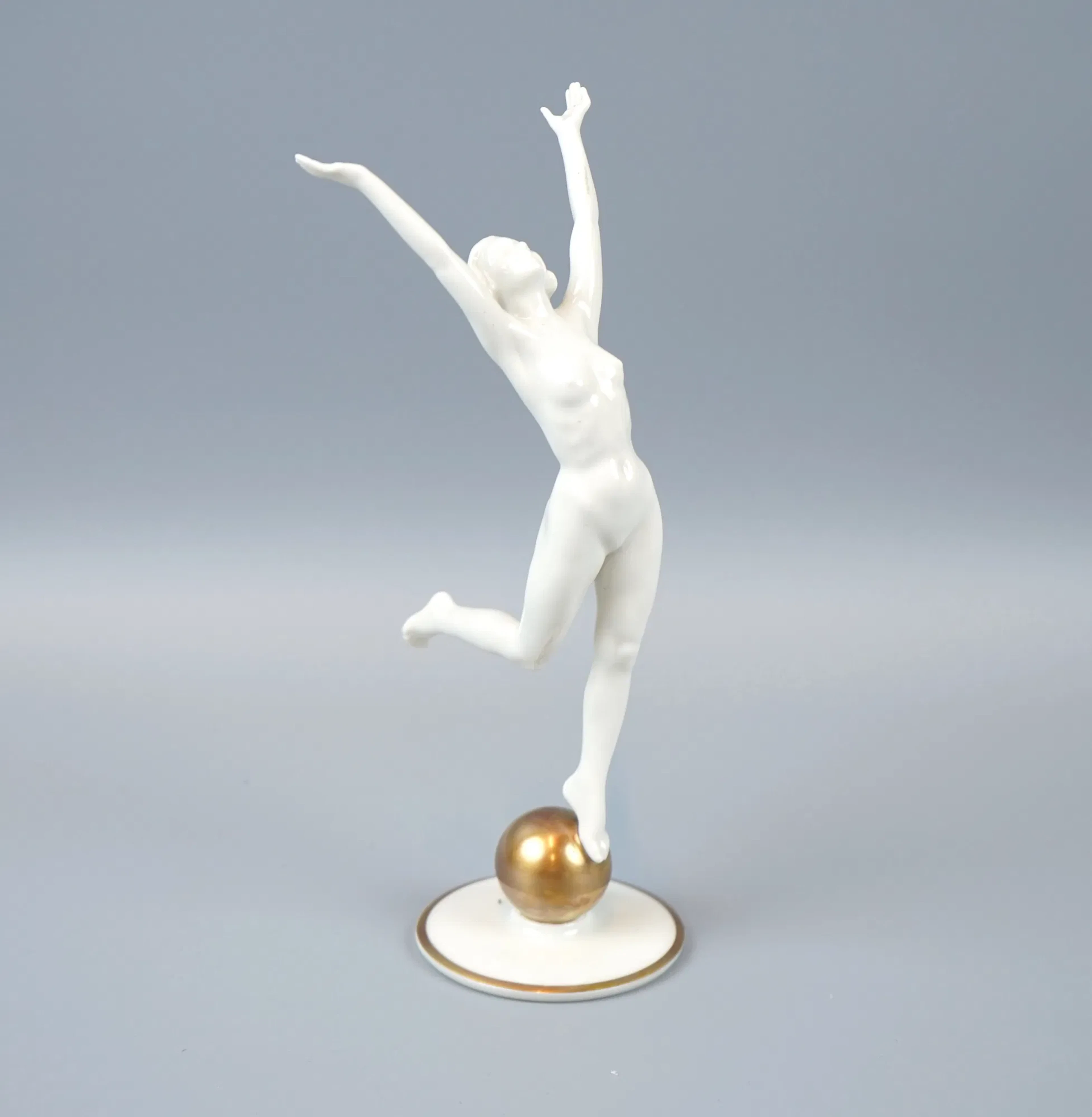 Karl Tutter, "Sonnenkind", eine Figur, Porzellan, Hutschenreuther.