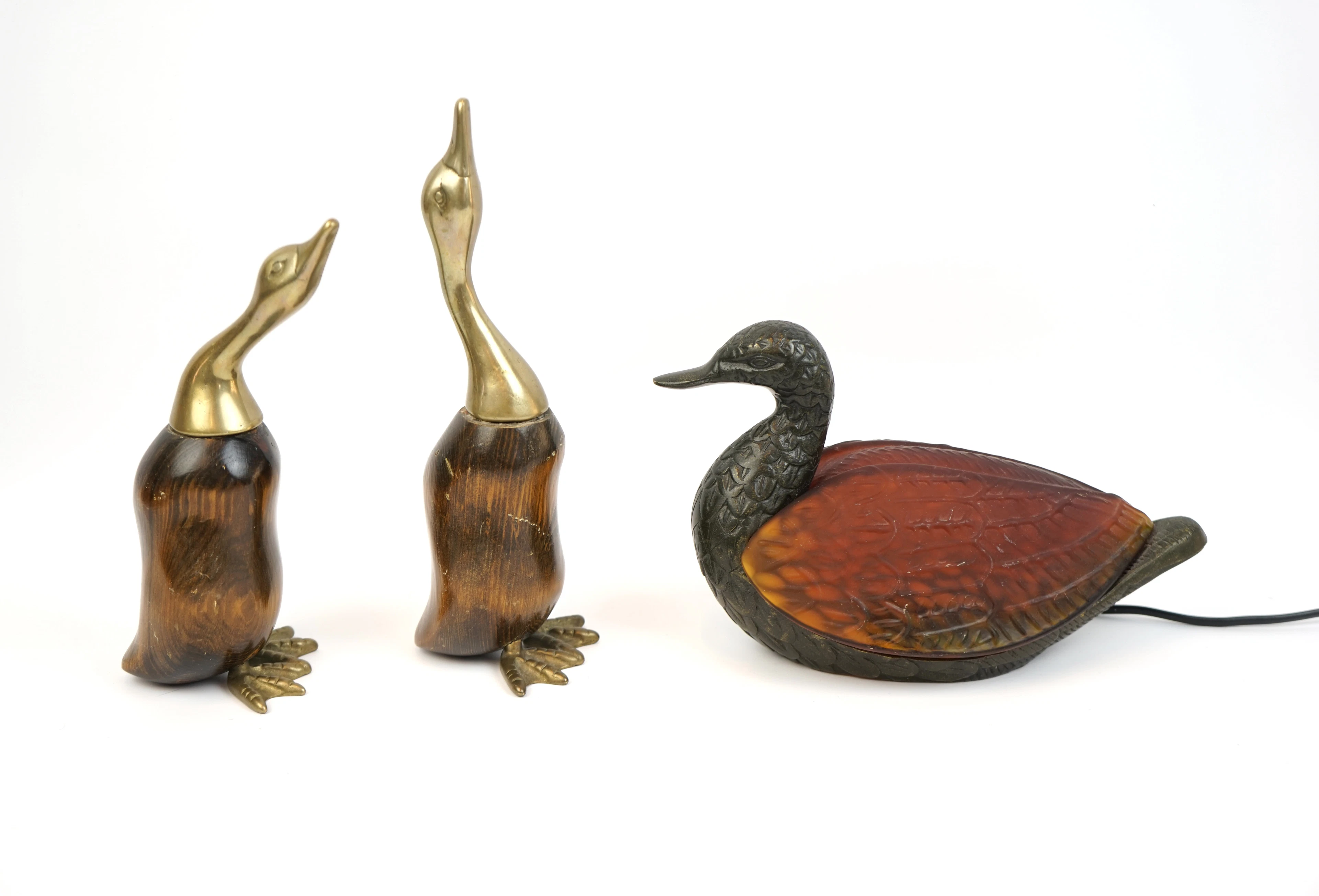 Figuras y lámpara de mesa, 3 piezas, vidrio/metal.