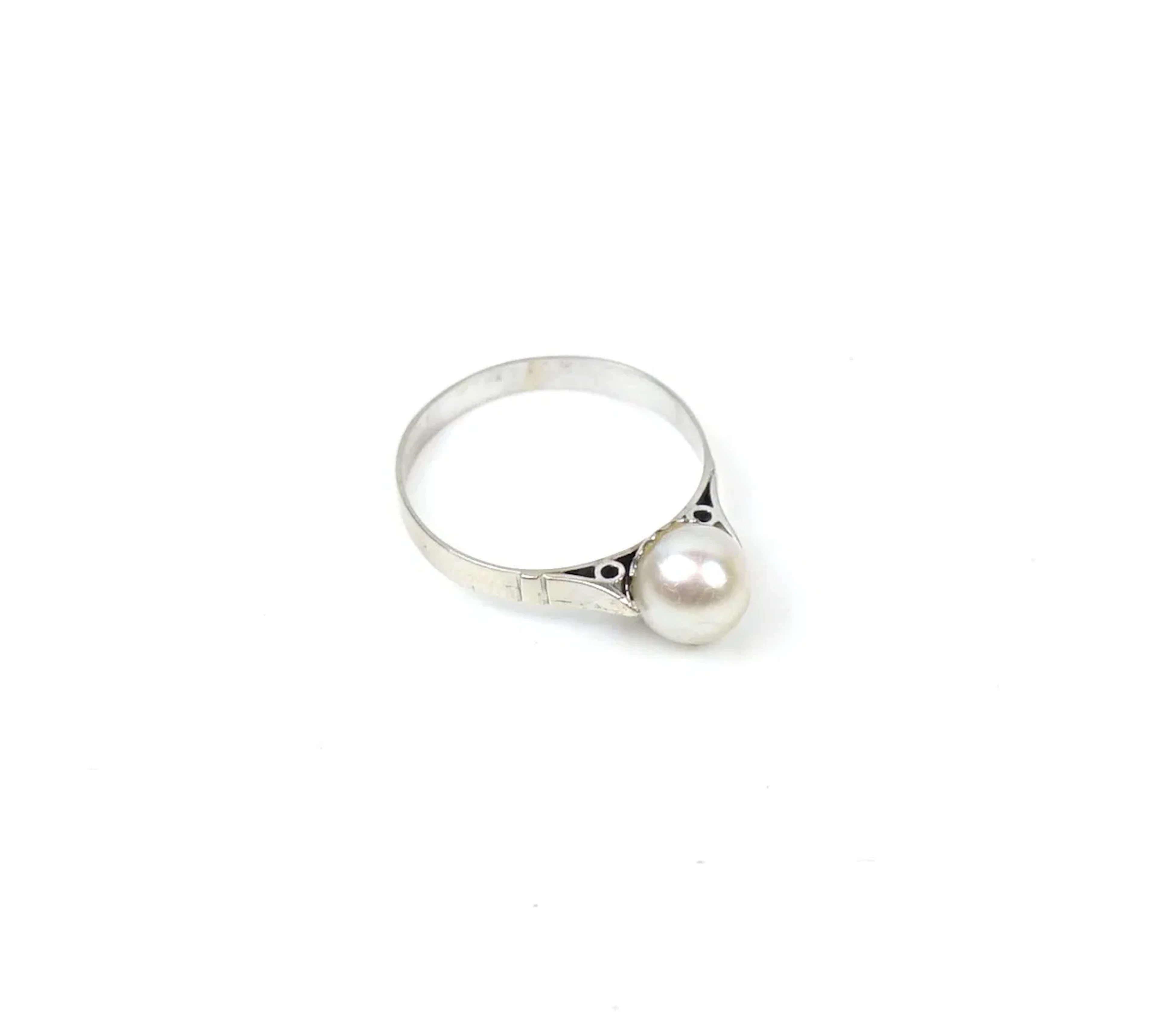 Anello, oro bianco 18K con perla, timbro d'importazione.