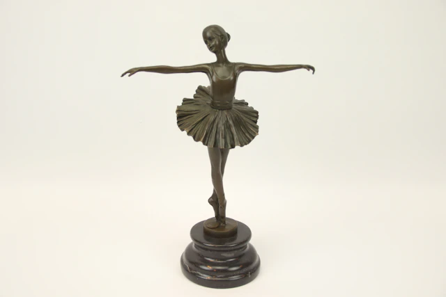 Sculpture, bronze patiné, J.B. Dépose, Bronze Garanti, Paris, non signé.