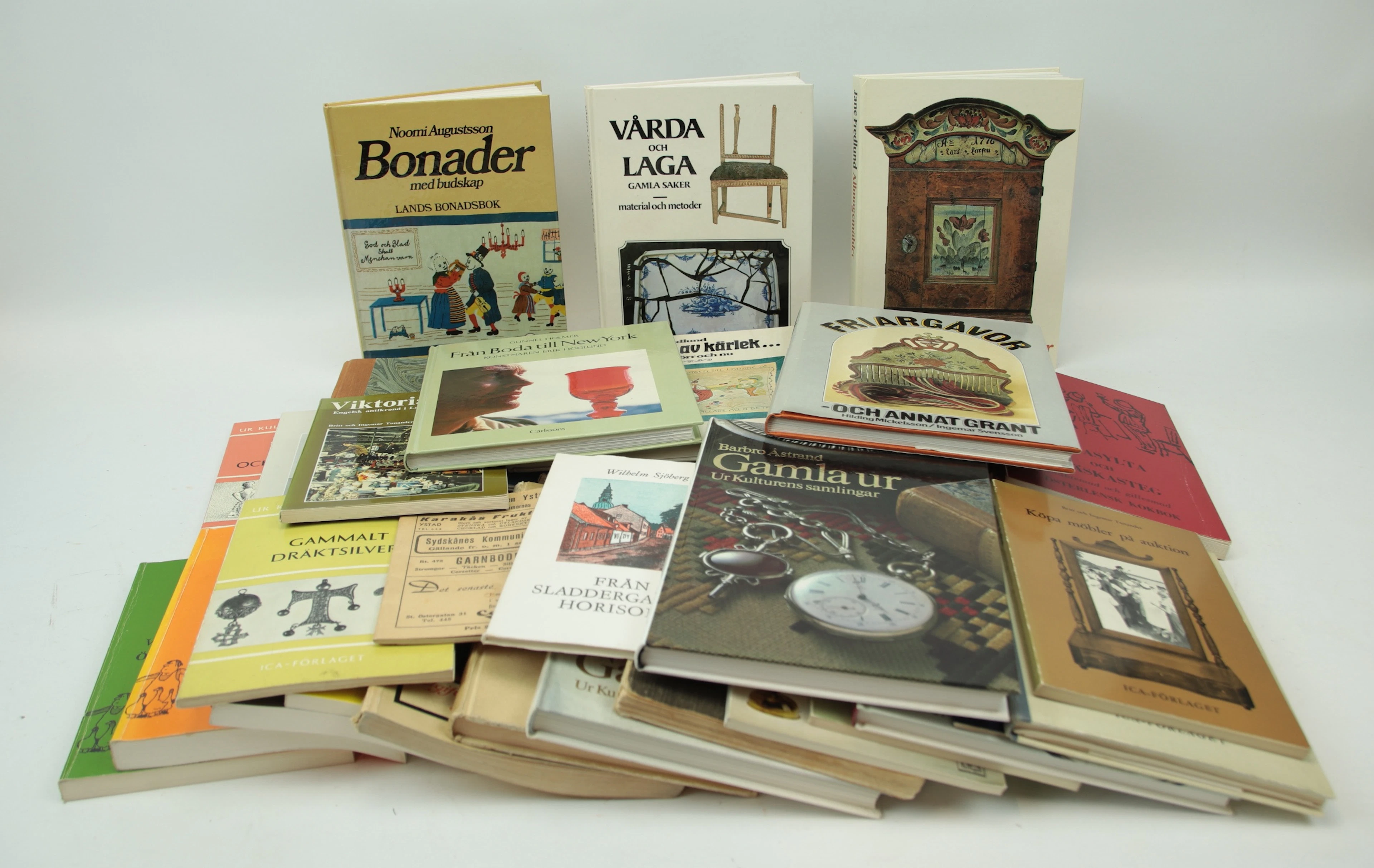 Des livres, beaucoup, surtout des antiquités, des années 1900.