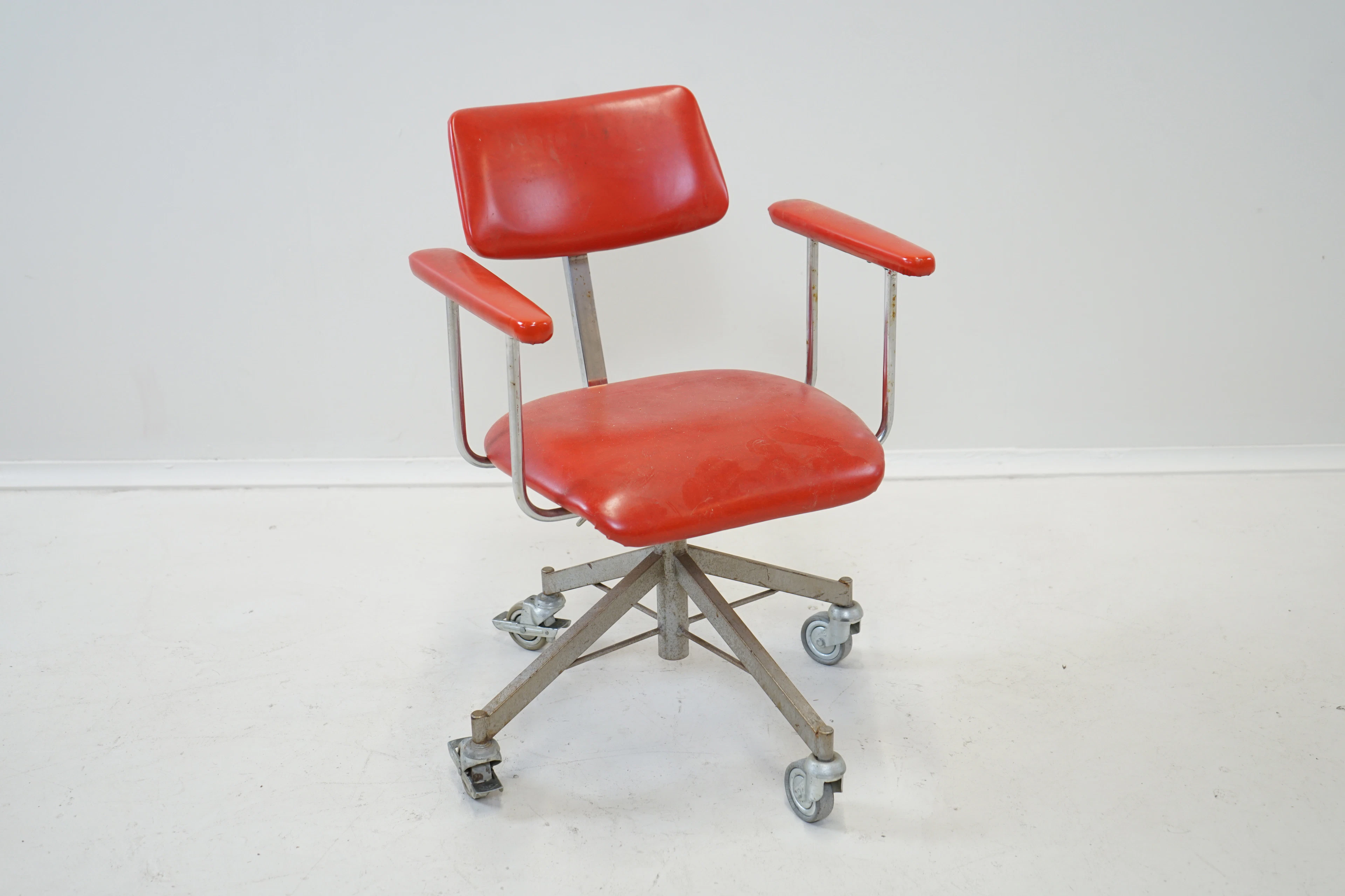 Silla de escritorio con ruedas, metal/piel sintética, Mercado Rehab, 1900s