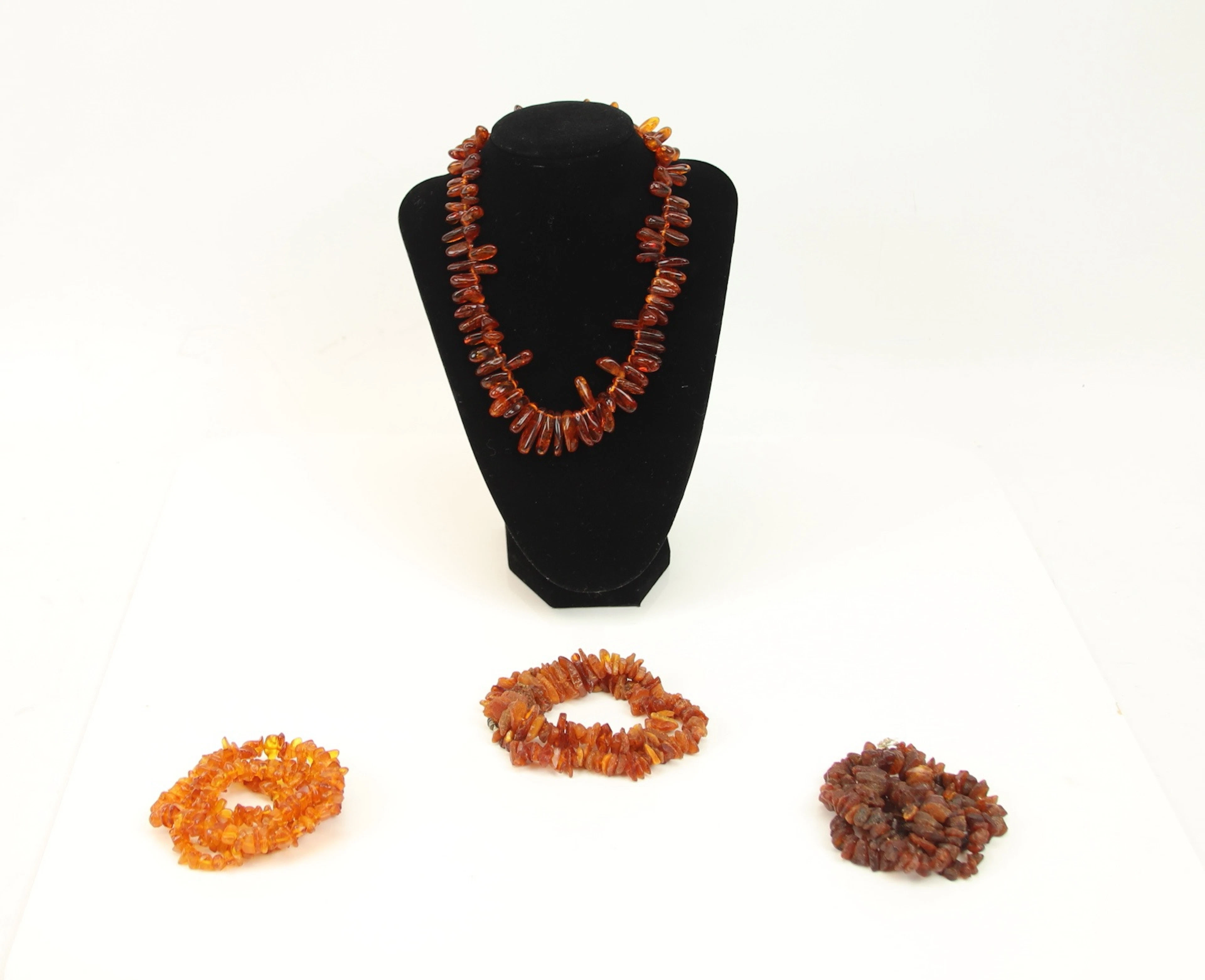 Collar, 4 piezas, ámbar, 137 gr.